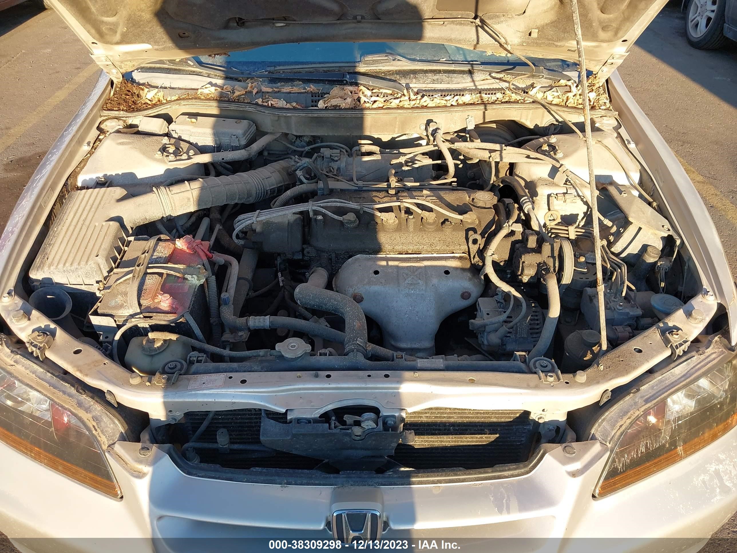 Photo 9 VIN: 1HGCG5652WA155002 - HONDA ACCORD 