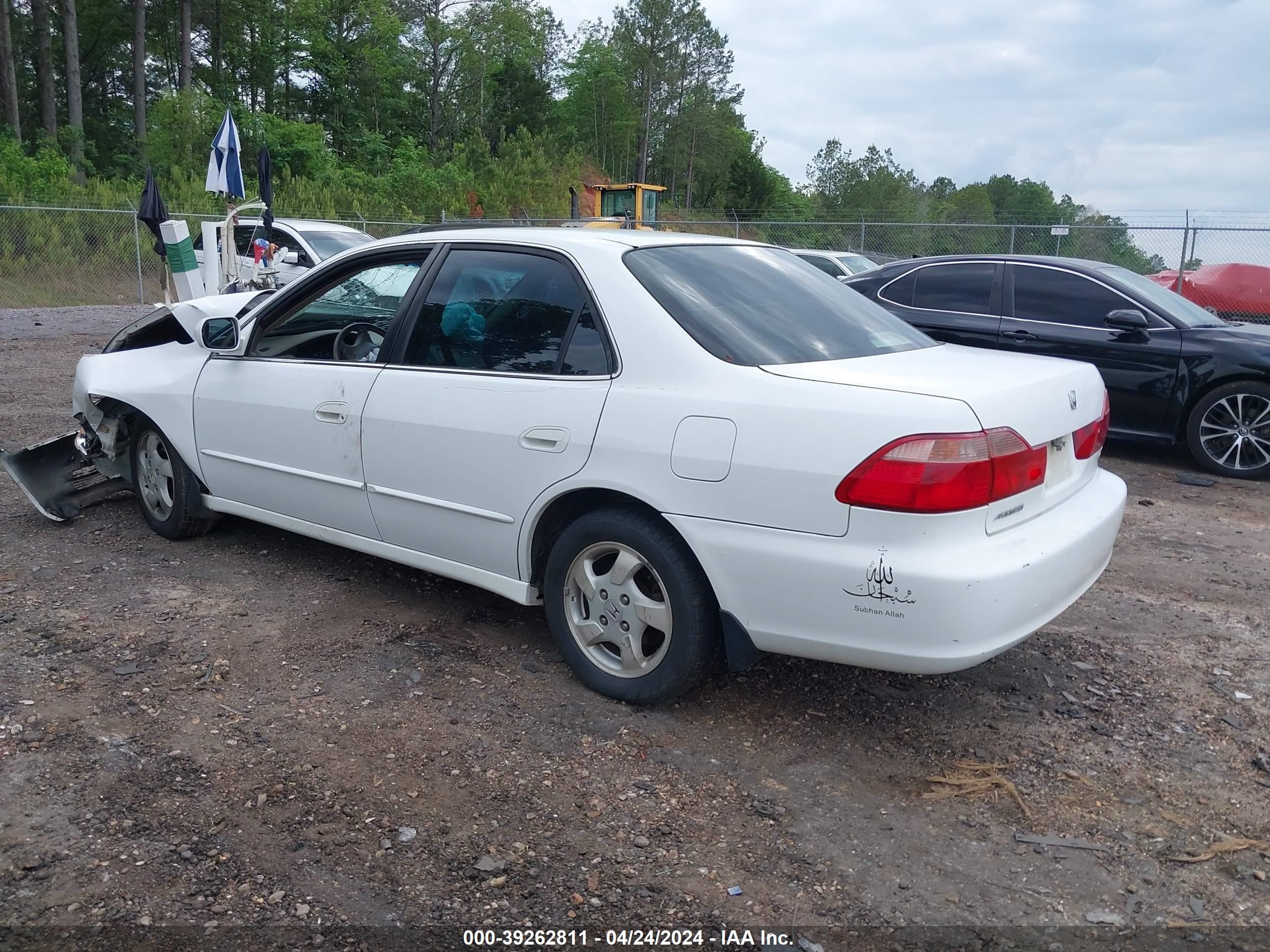 Photo 2 VIN: 1HGCG5652XA164445 - HONDA ACCORD 