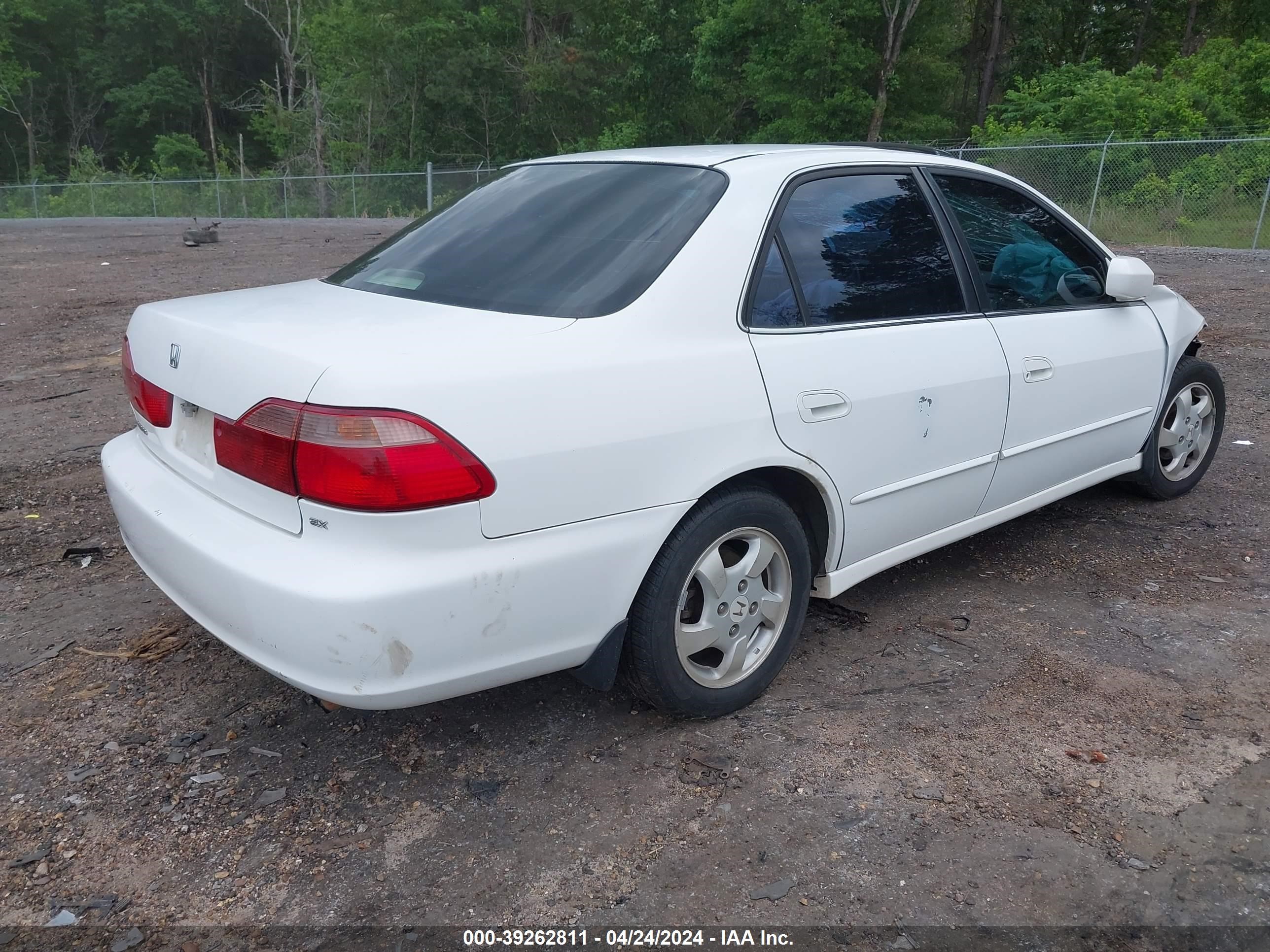 Photo 3 VIN: 1HGCG5652XA164445 - HONDA ACCORD 