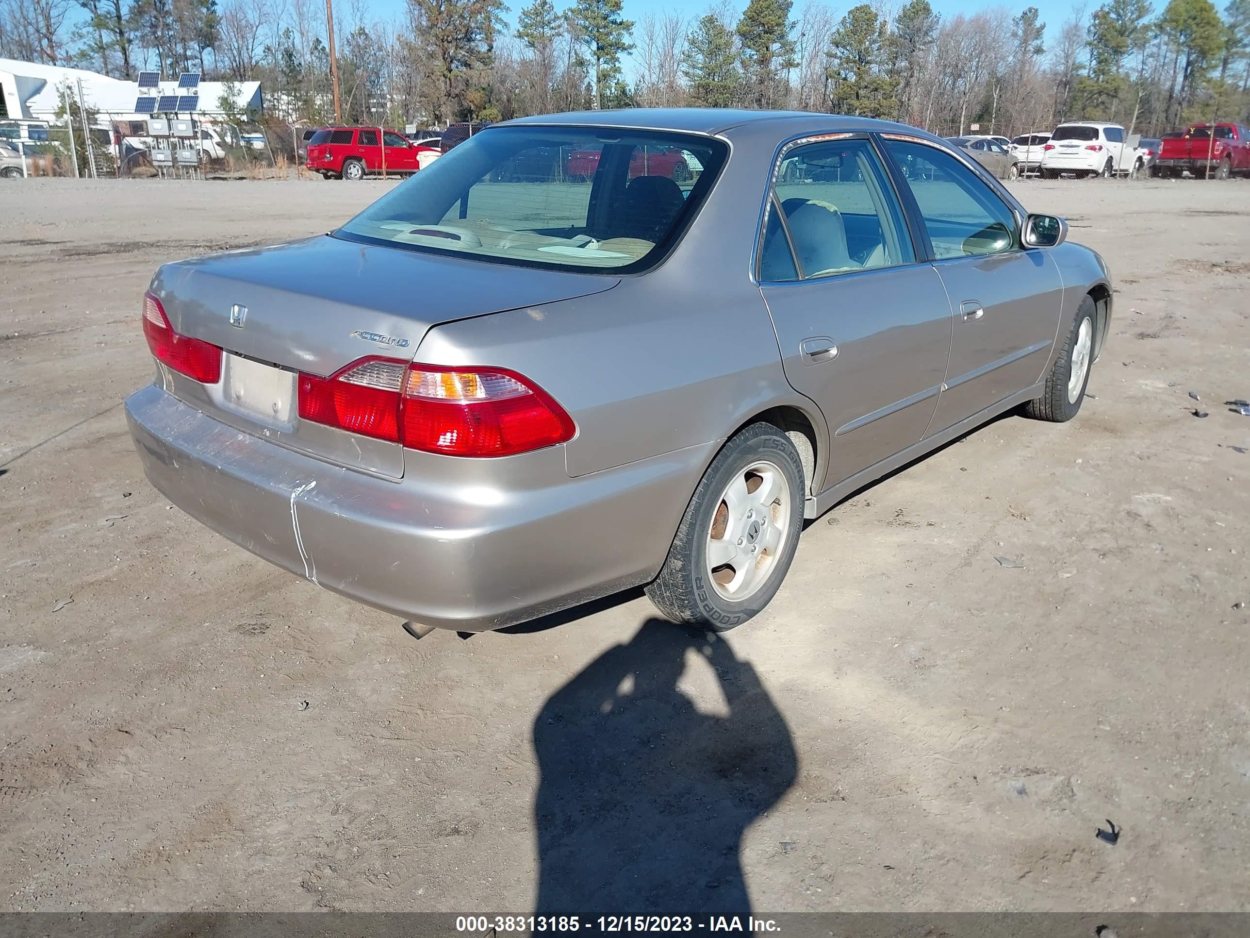 Photo 4 VIN: 1HGCG5654WA127931 - HONDA ACCORD 