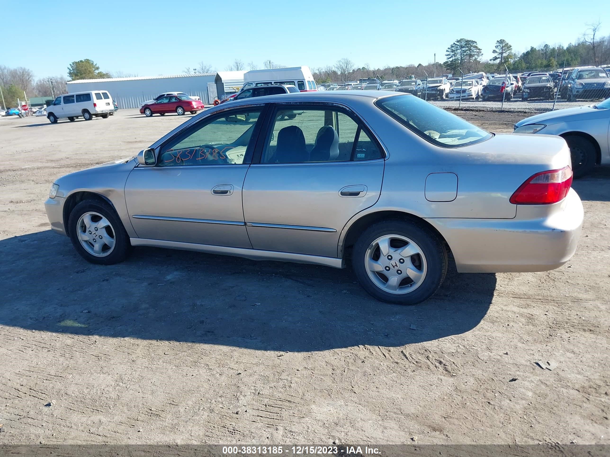 Photo 6 VIN: 1HGCG5654WA127931 - HONDA ACCORD 