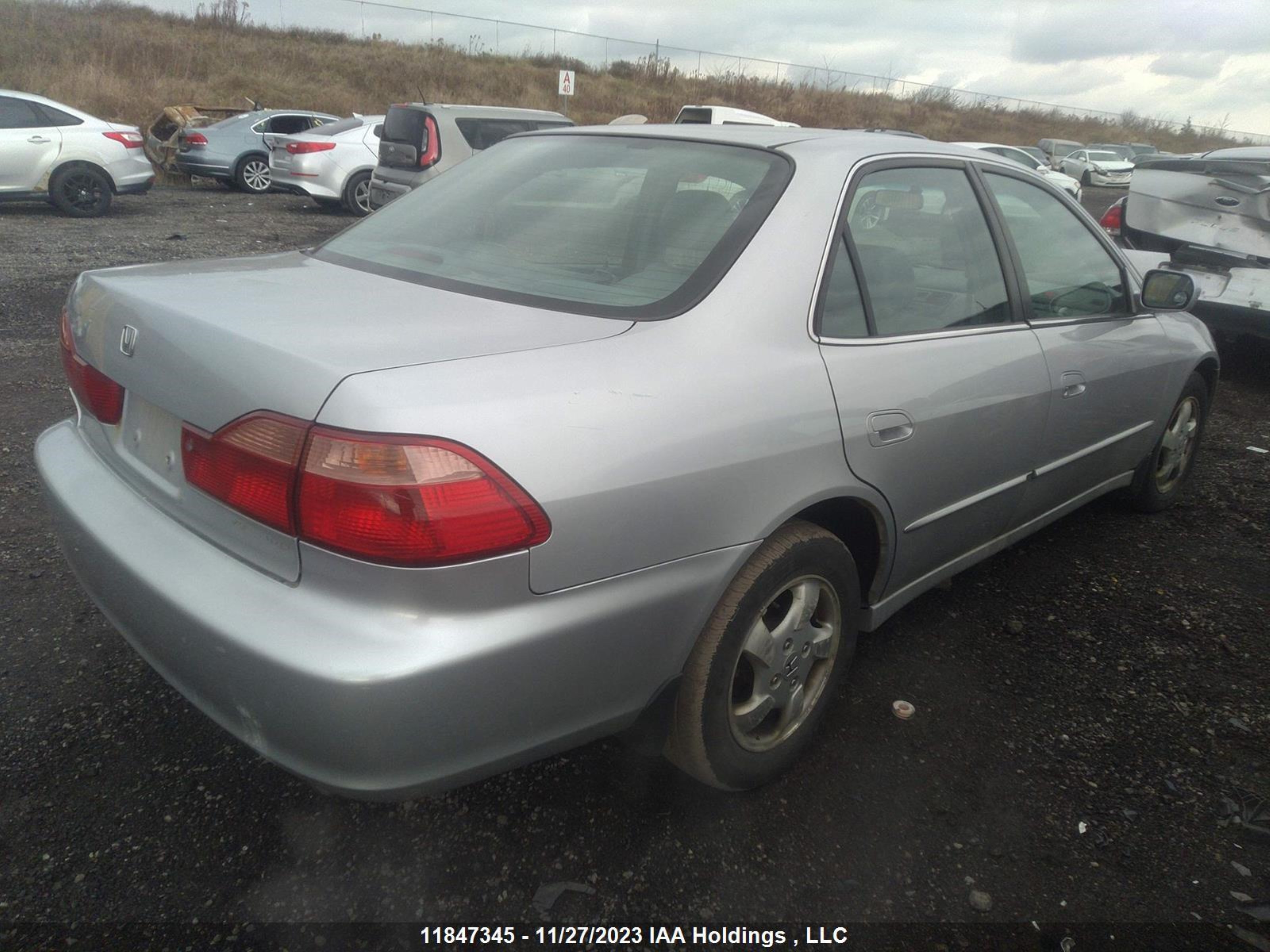 Photo 3 VIN: 1HGCG5655XA802929 - HONDA ACCORD 