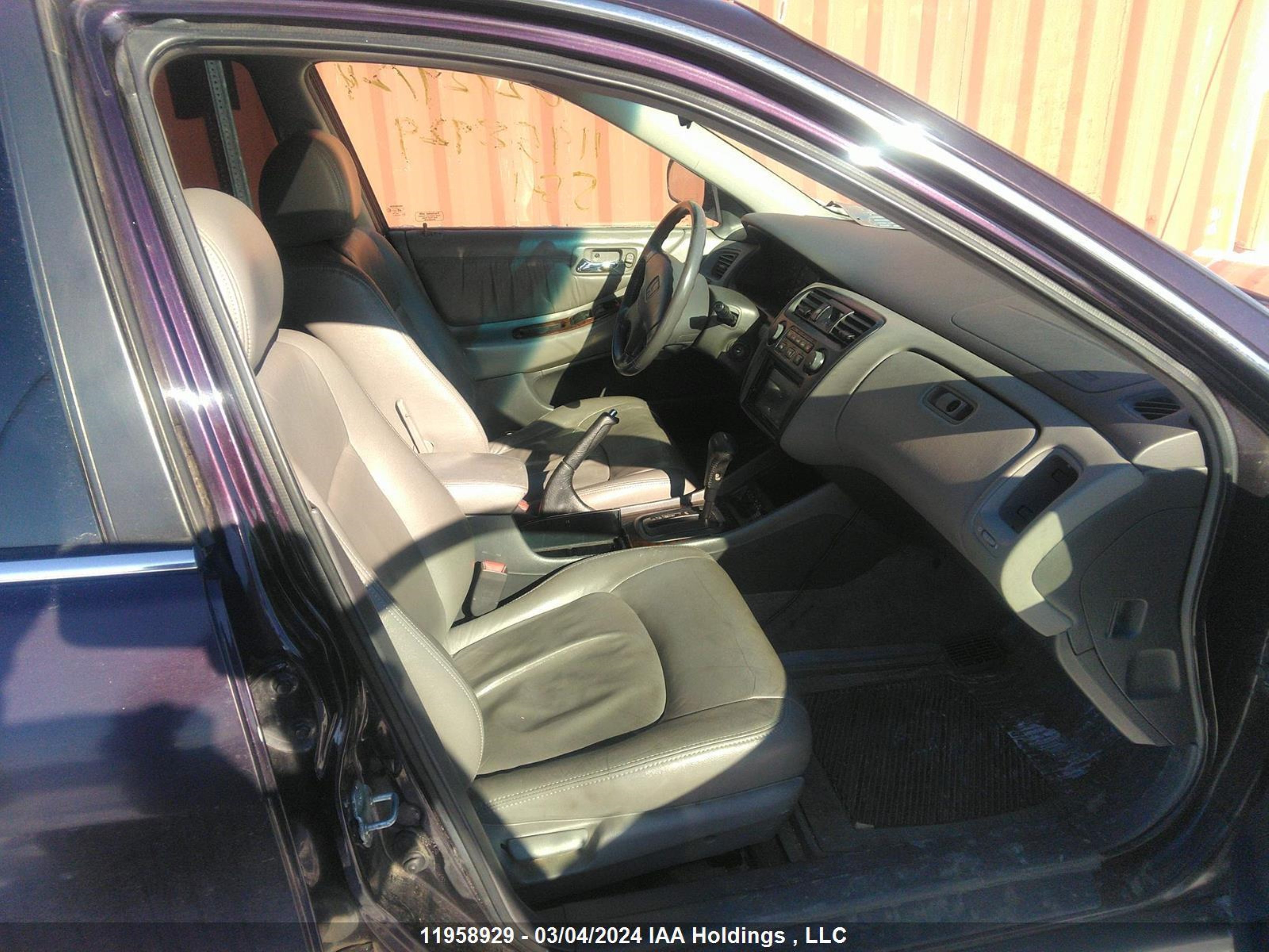 Photo 4 VIN: 1HGCG5657XA802009 - HONDA ACCORD 