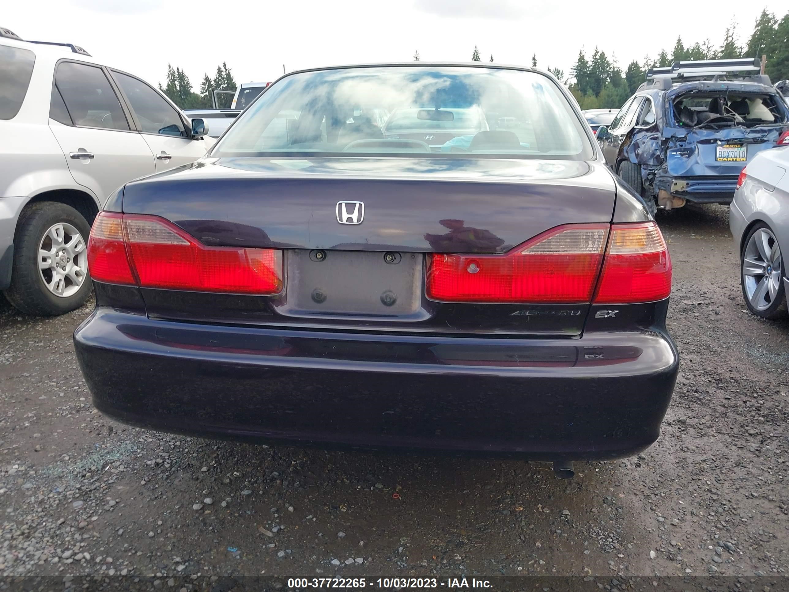 Photo 15 VIN: 1HGCG5658WA147406 - HONDA ACCORD 