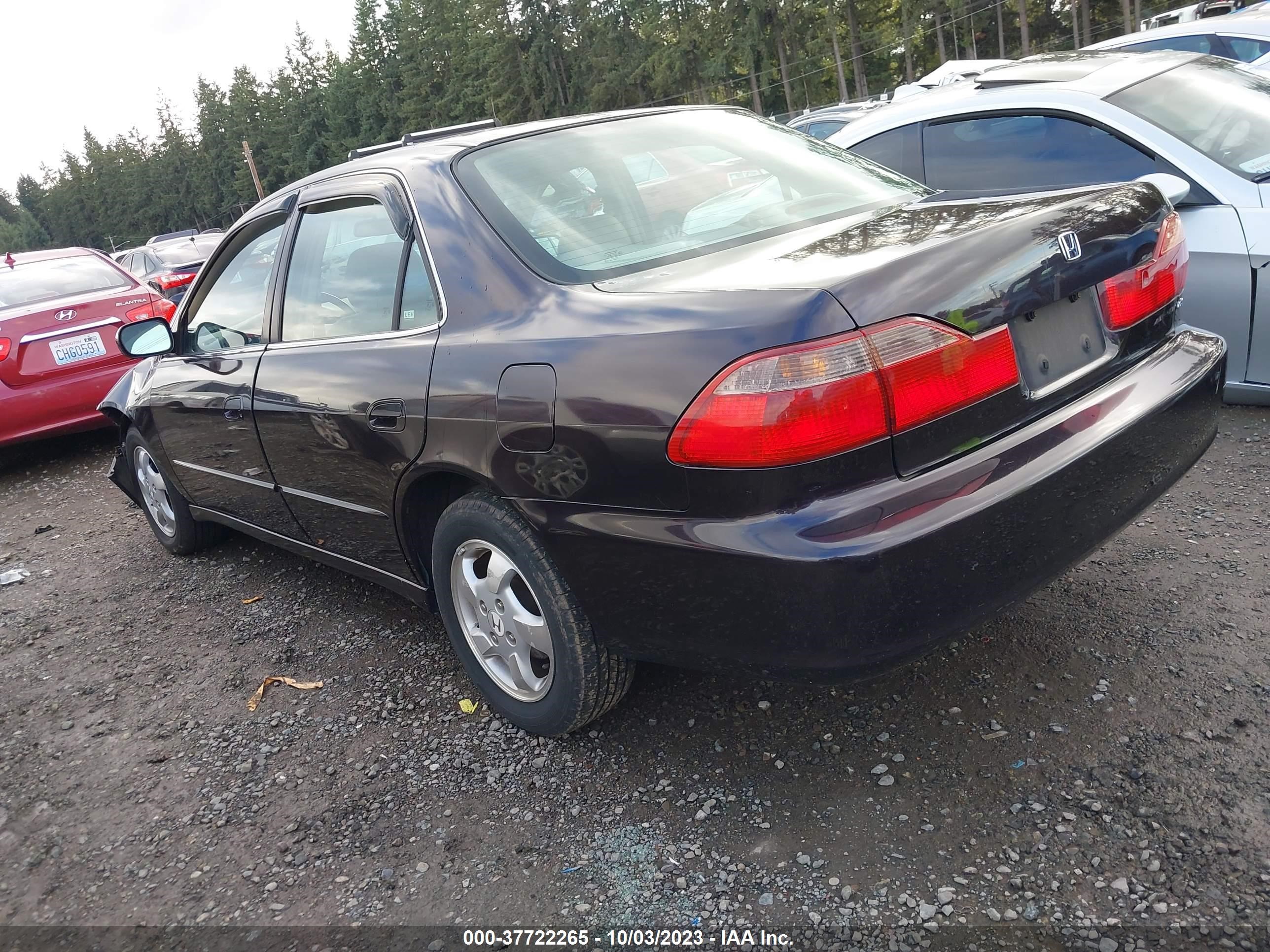 Photo 2 VIN: 1HGCG5658WA147406 - HONDA ACCORD 