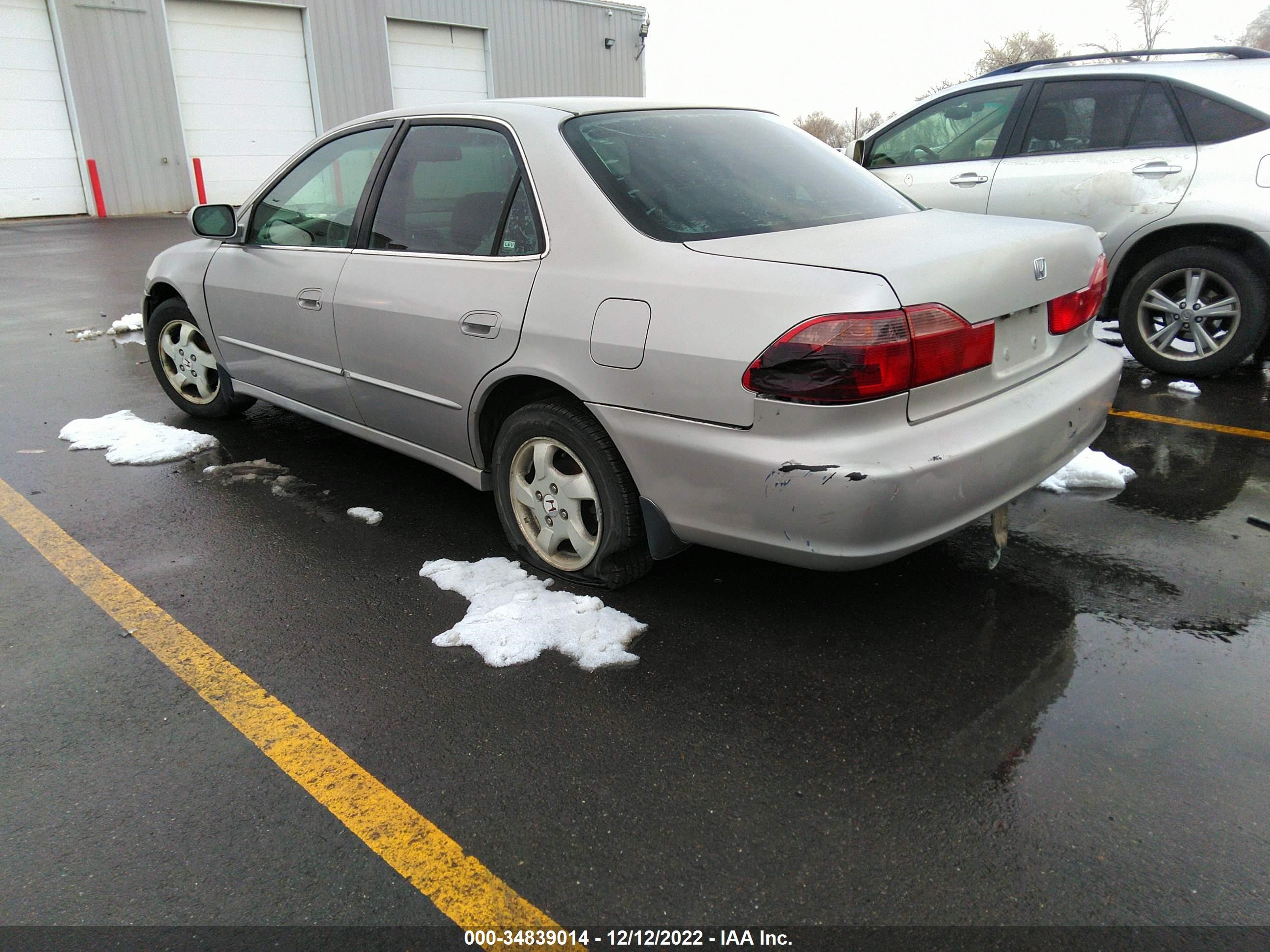 Photo 2 VIN: 1HGCG5658XA046593 - HONDA ACCORD 