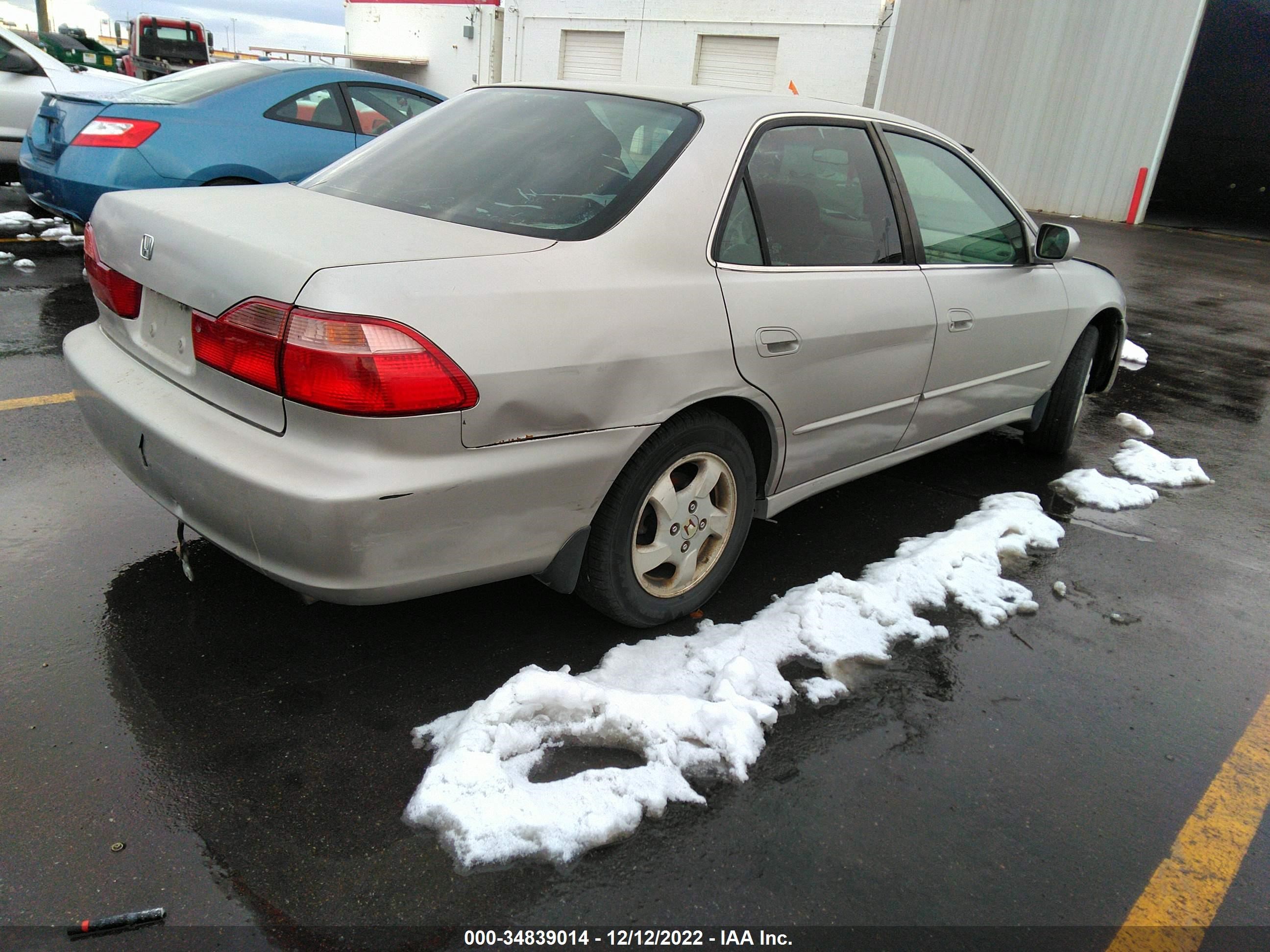 Photo 3 VIN: 1HGCG5658XA046593 - HONDA ACCORD 