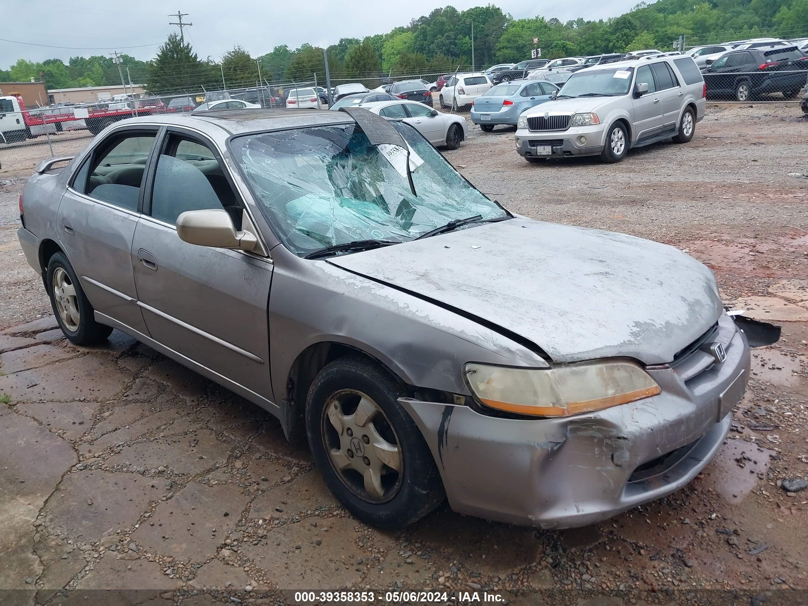 Photo 0 VIN: 1HGCG5658YA023641 - HONDA ACCORD 