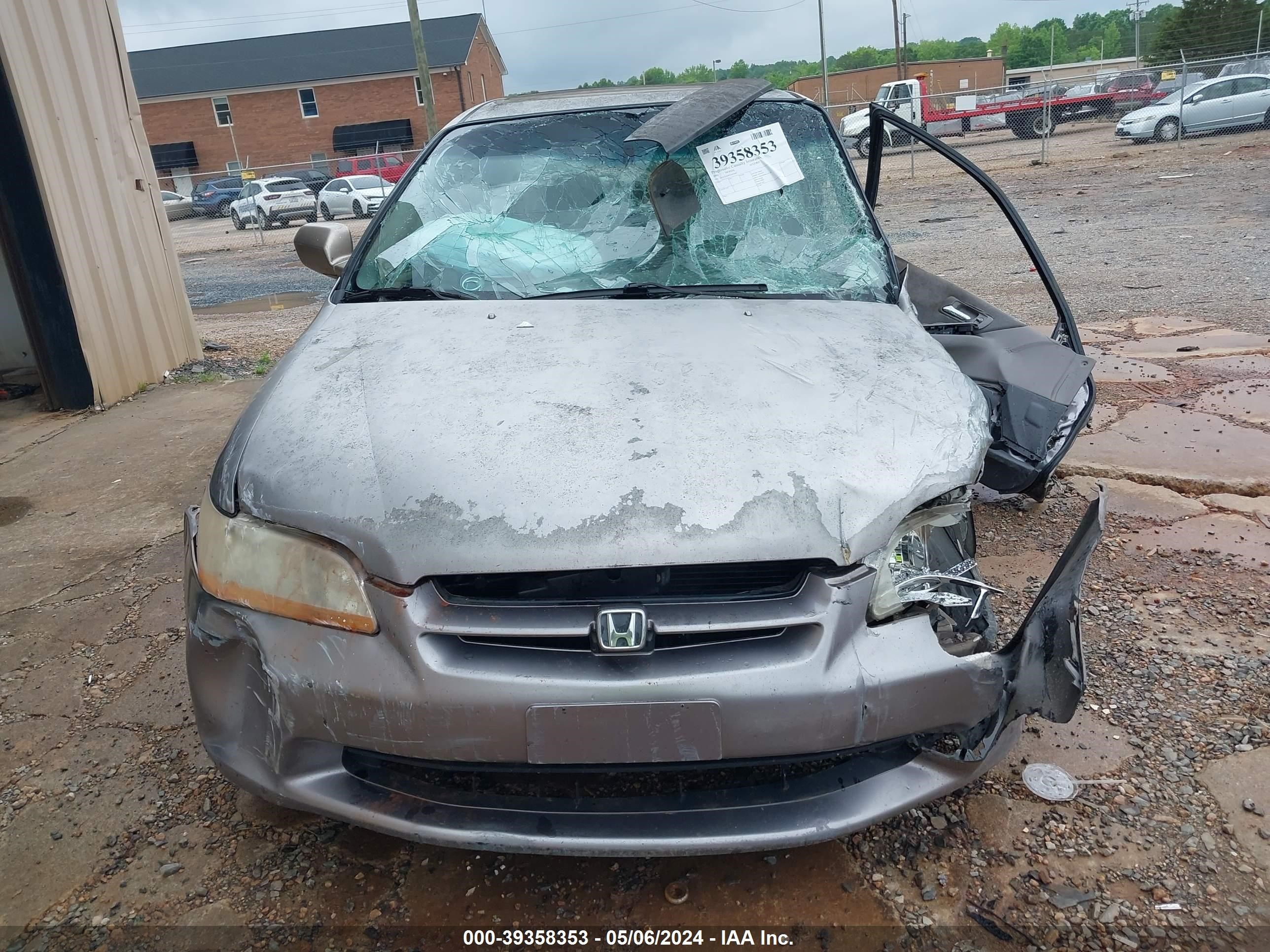 Photo 10 VIN: 1HGCG5658YA023641 - HONDA ACCORD 