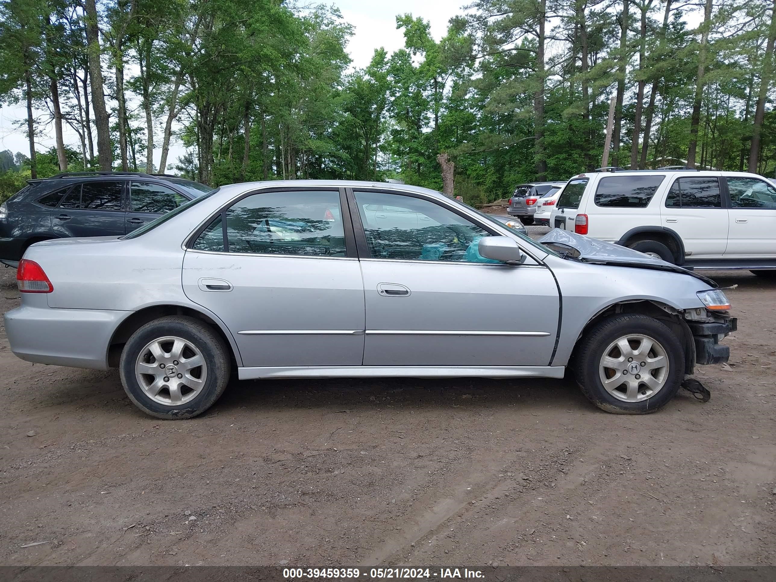 Photo 13 VIN: 1HGCG56601A061704 - HONDA ACCORD 