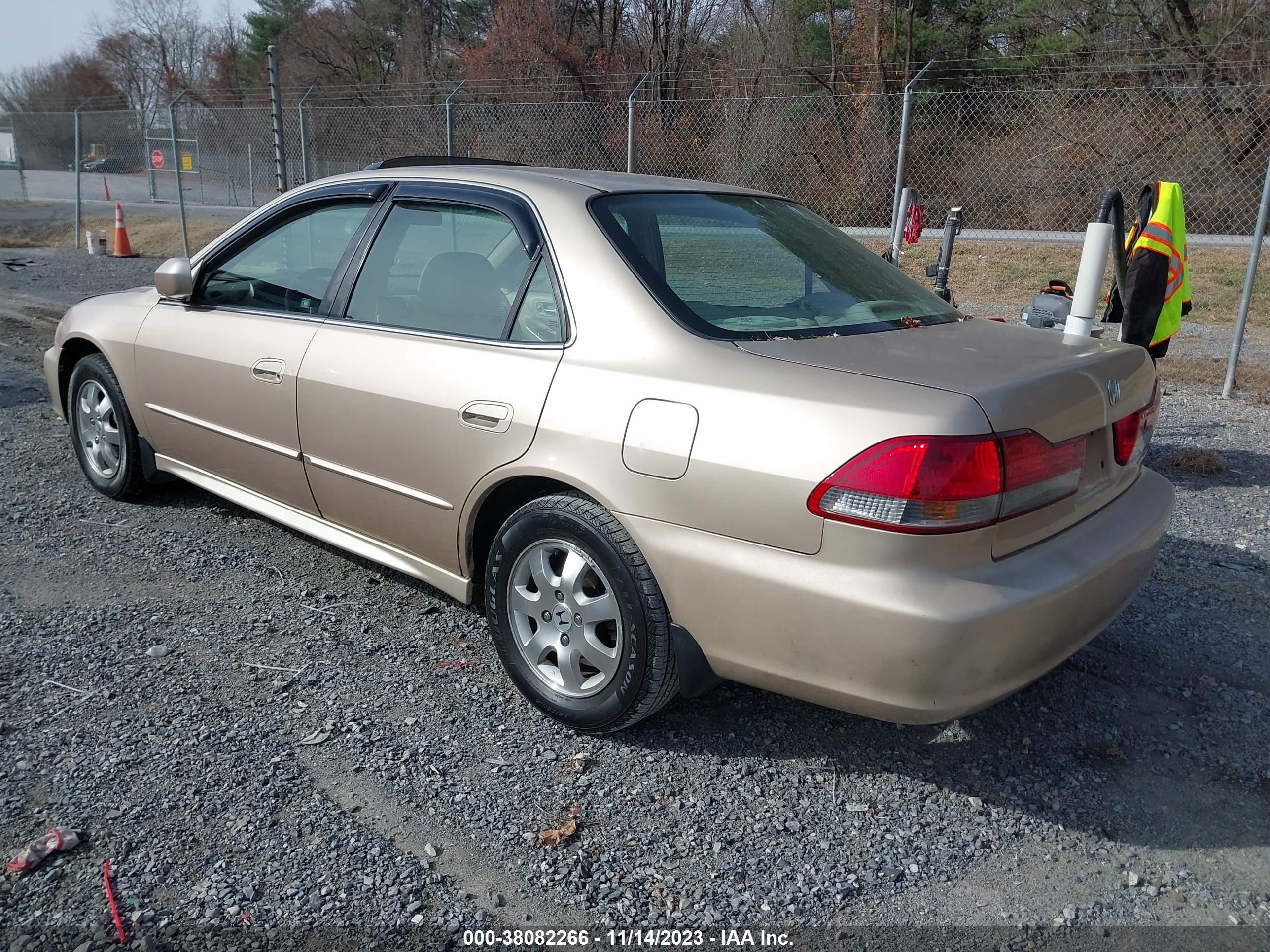 Photo 2 VIN: 1HGCG56632A083617 - HONDA ACCORD 