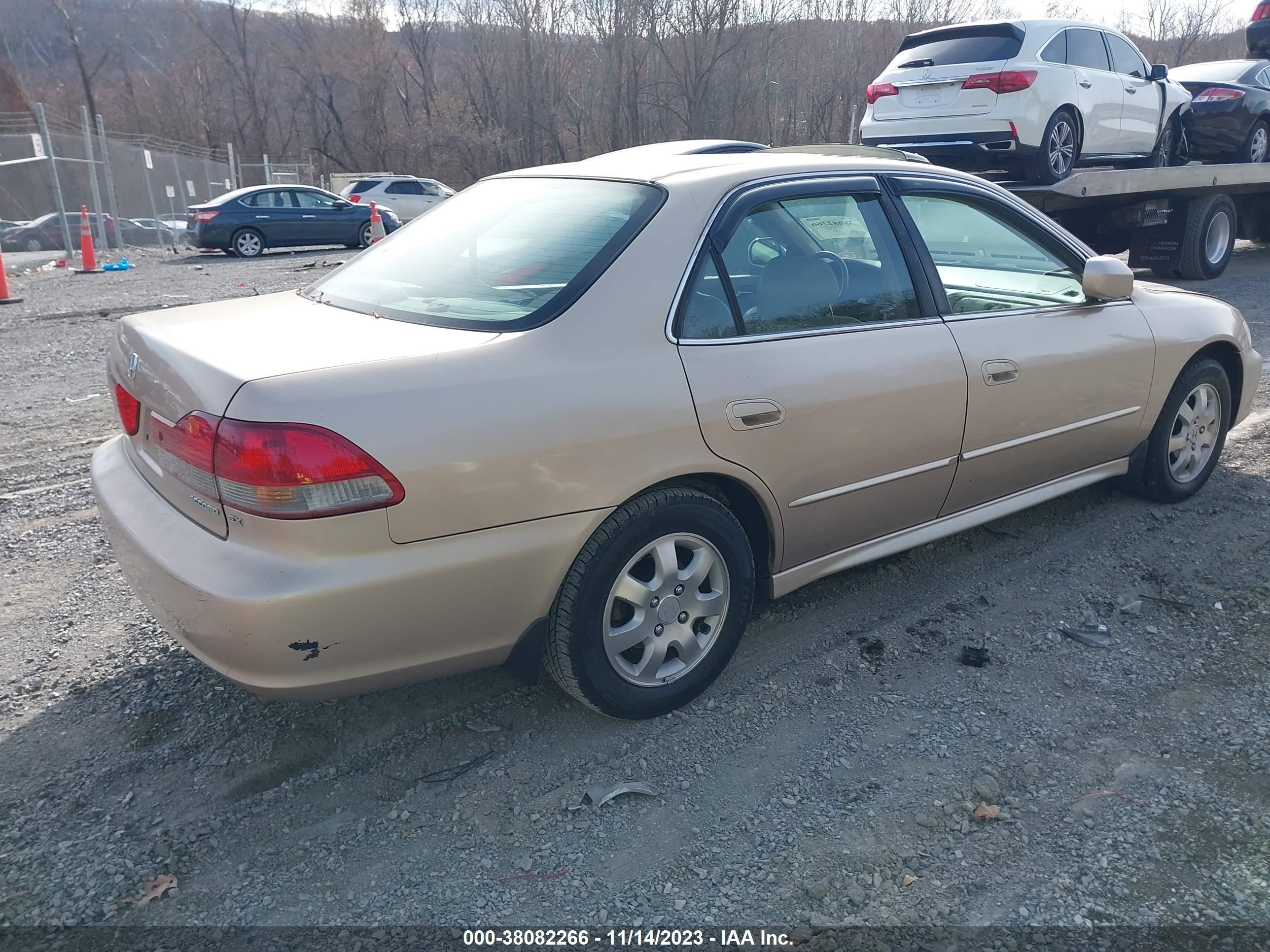 Photo 3 VIN: 1HGCG56632A083617 - HONDA ACCORD 