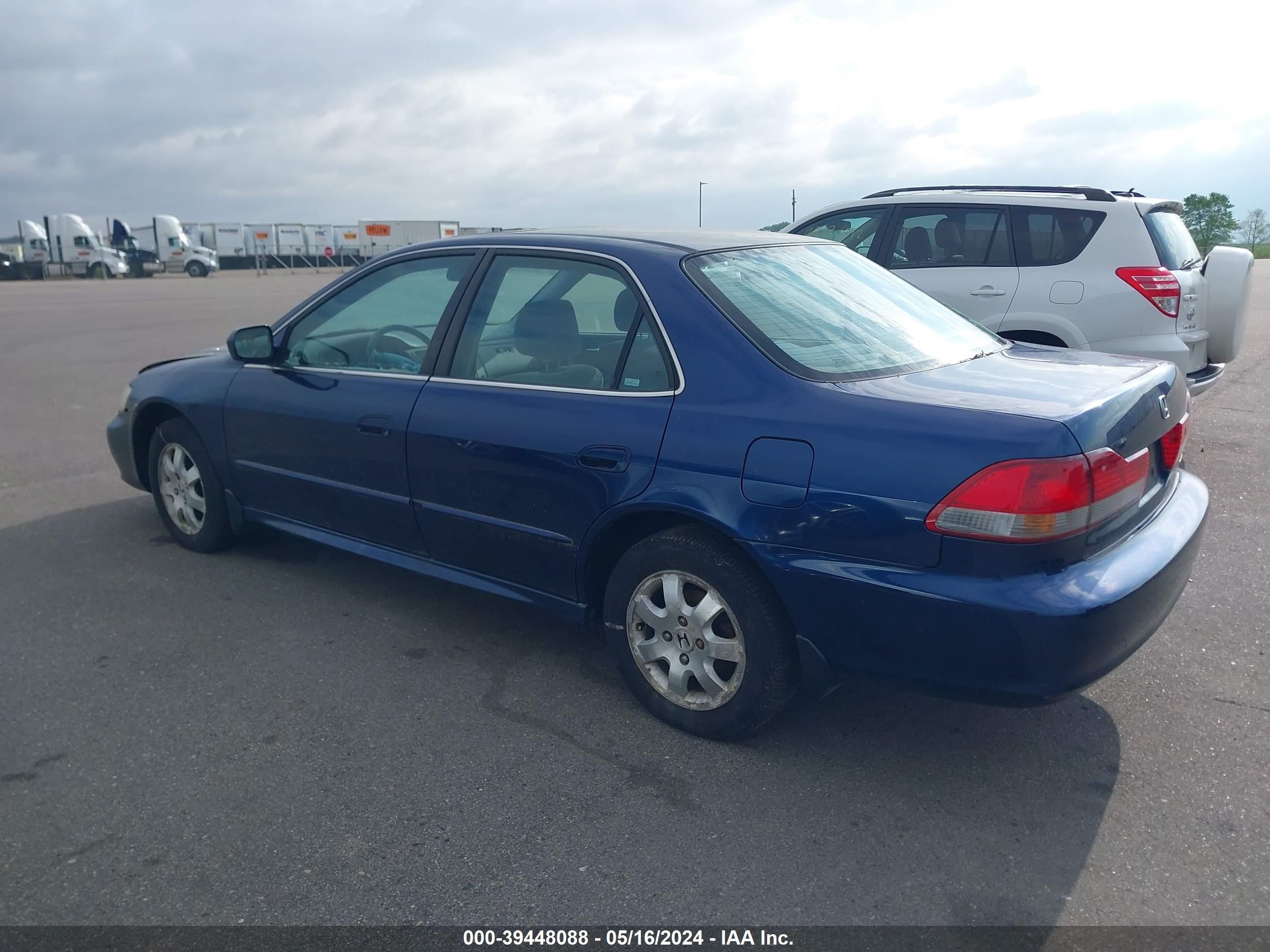 Photo 2 VIN: 1HGCG56651A049368 - HONDA ACCORD 