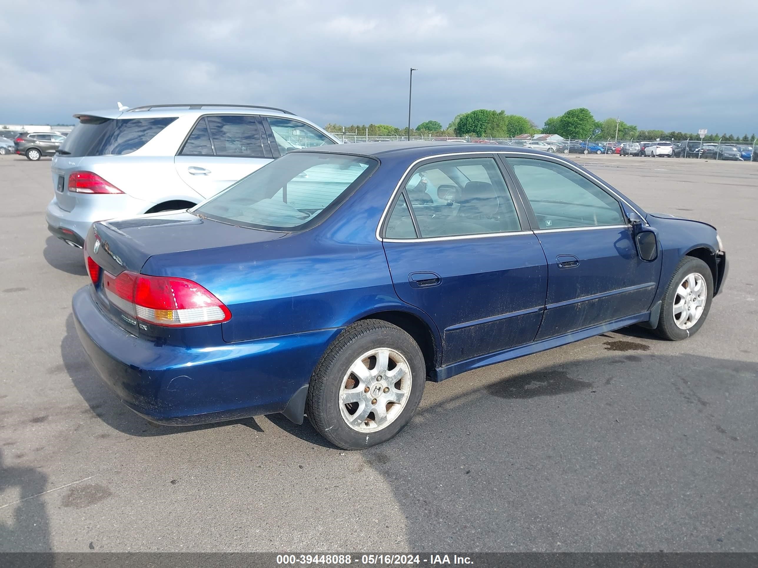 Photo 3 VIN: 1HGCG56651A049368 - HONDA ACCORD 