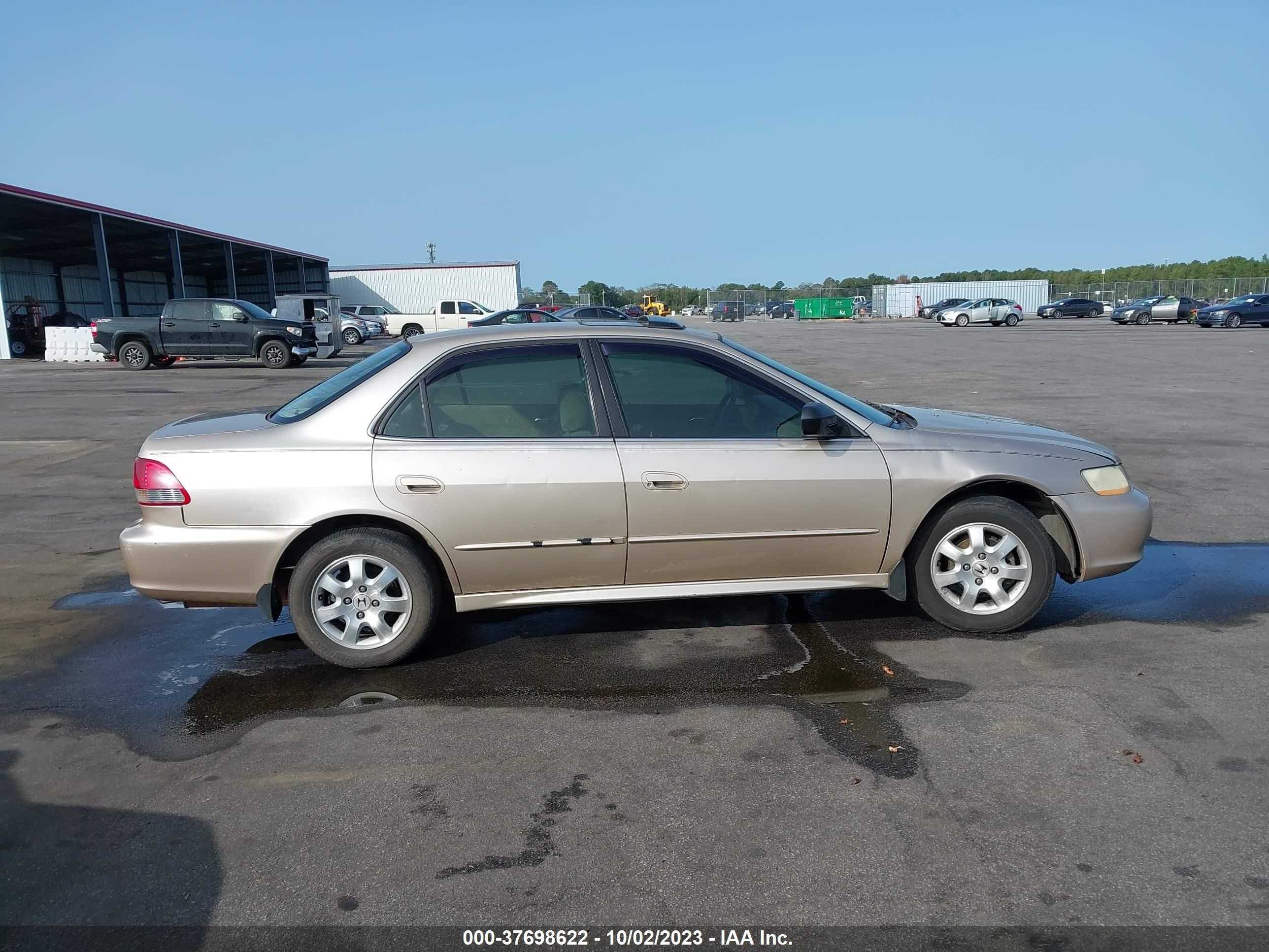 Photo 12 VIN: 1HGCG56661A051484 - HONDA ACCORD 