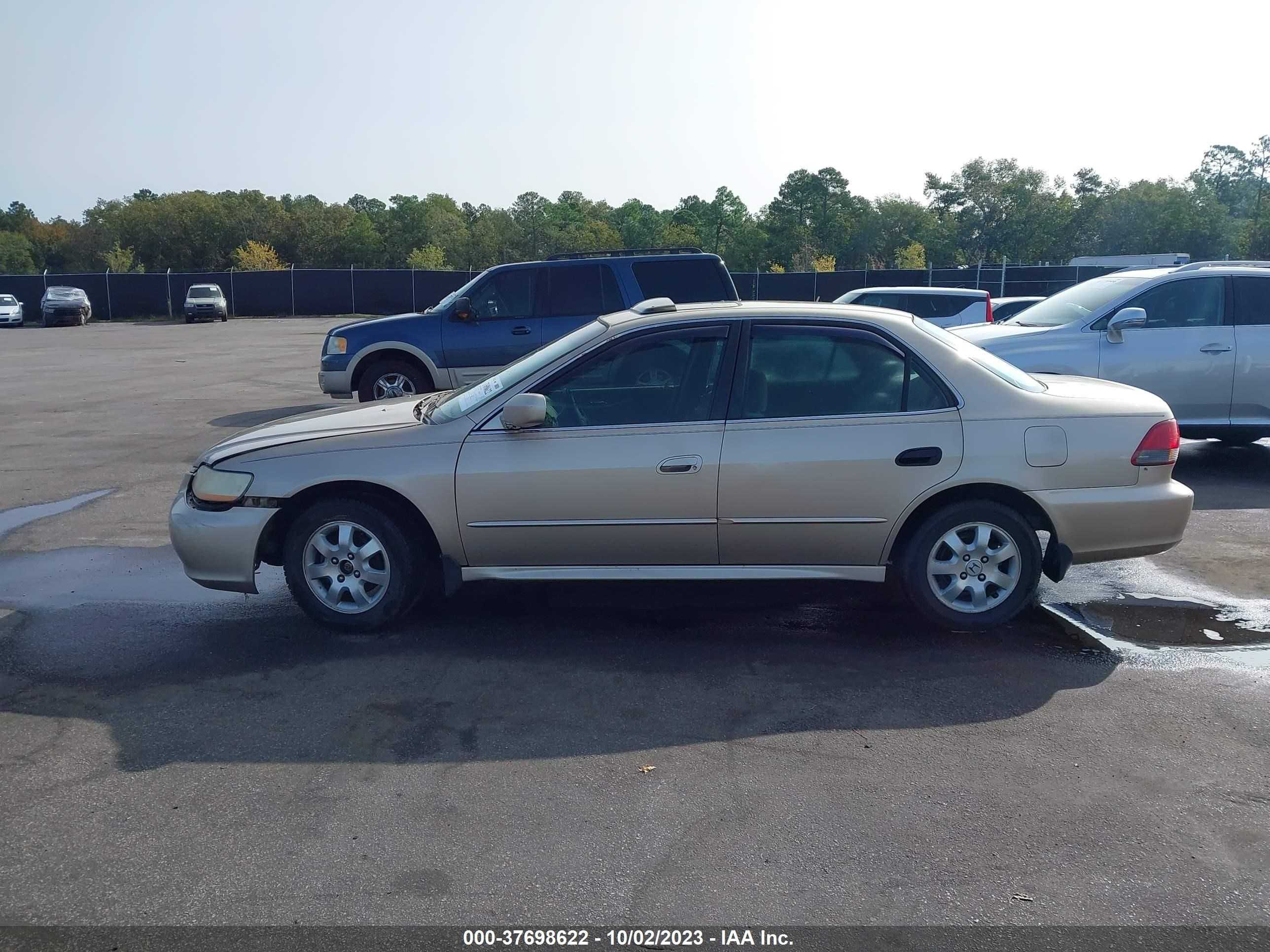 Photo 13 VIN: 1HGCG56661A051484 - HONDA ACCORD 