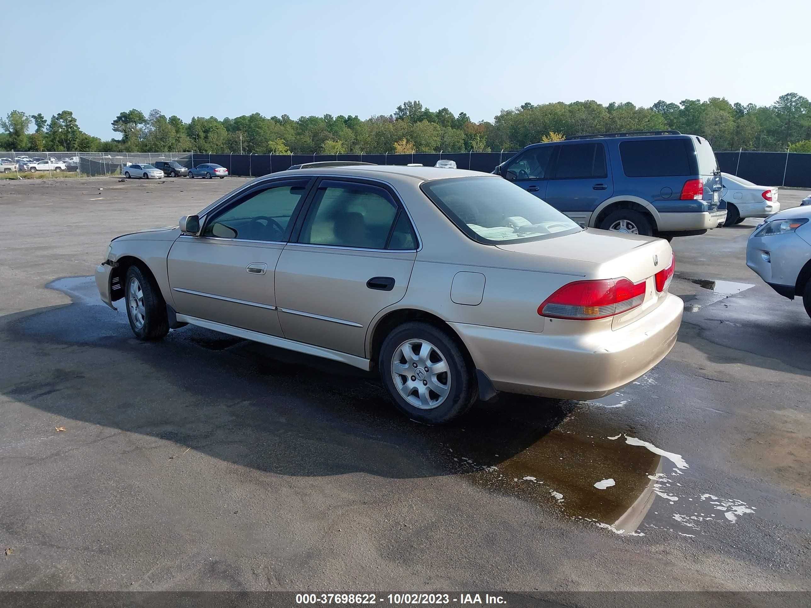 Photo 2 VIN: 1HGCG56661A051484 - HONDA ACCORD 