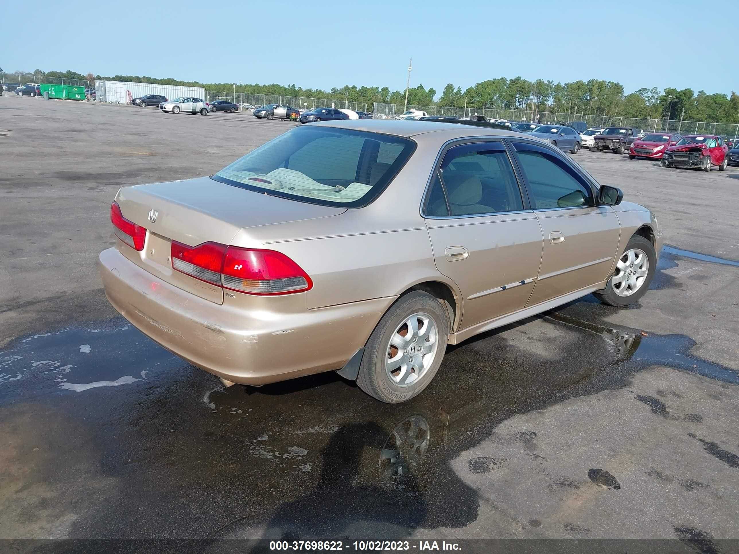 Photo 3 VIN: 1HGCG56661A051484 - HONDA ACCORD 