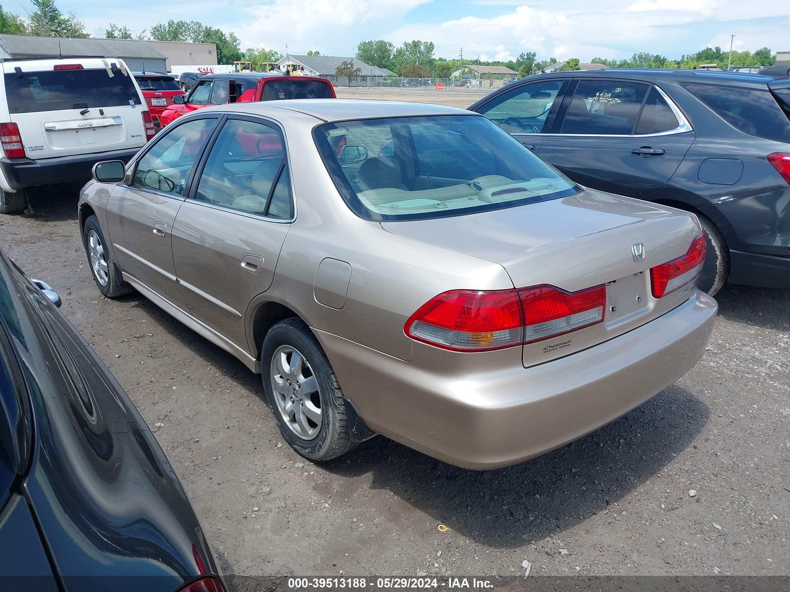 Photo 2 VIN: 1HGCG56671A110607 - HONDA ACCORD 