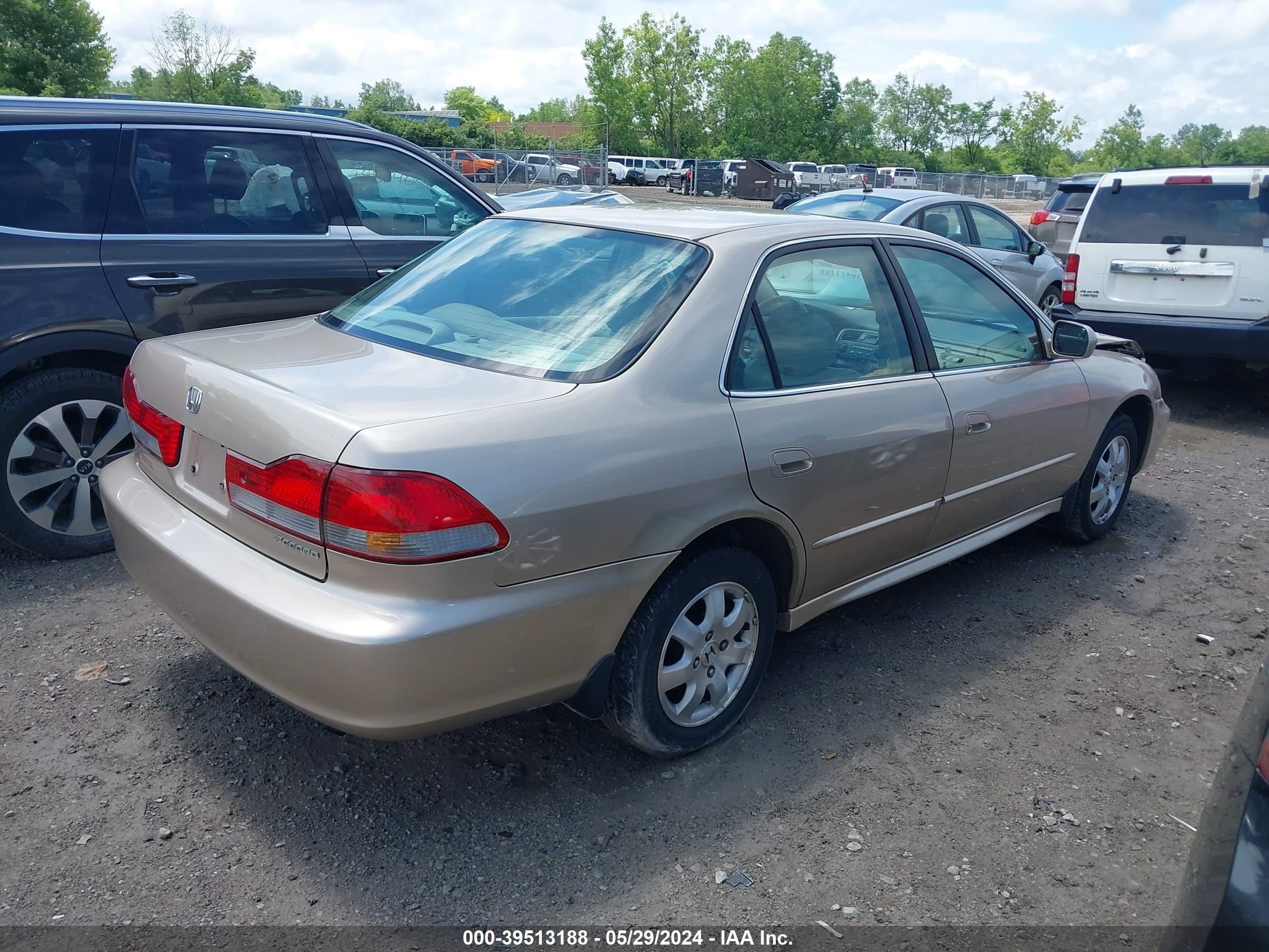 Photo 3 VIN: 1HGCG56671A110607 - HONDA ACCORD 