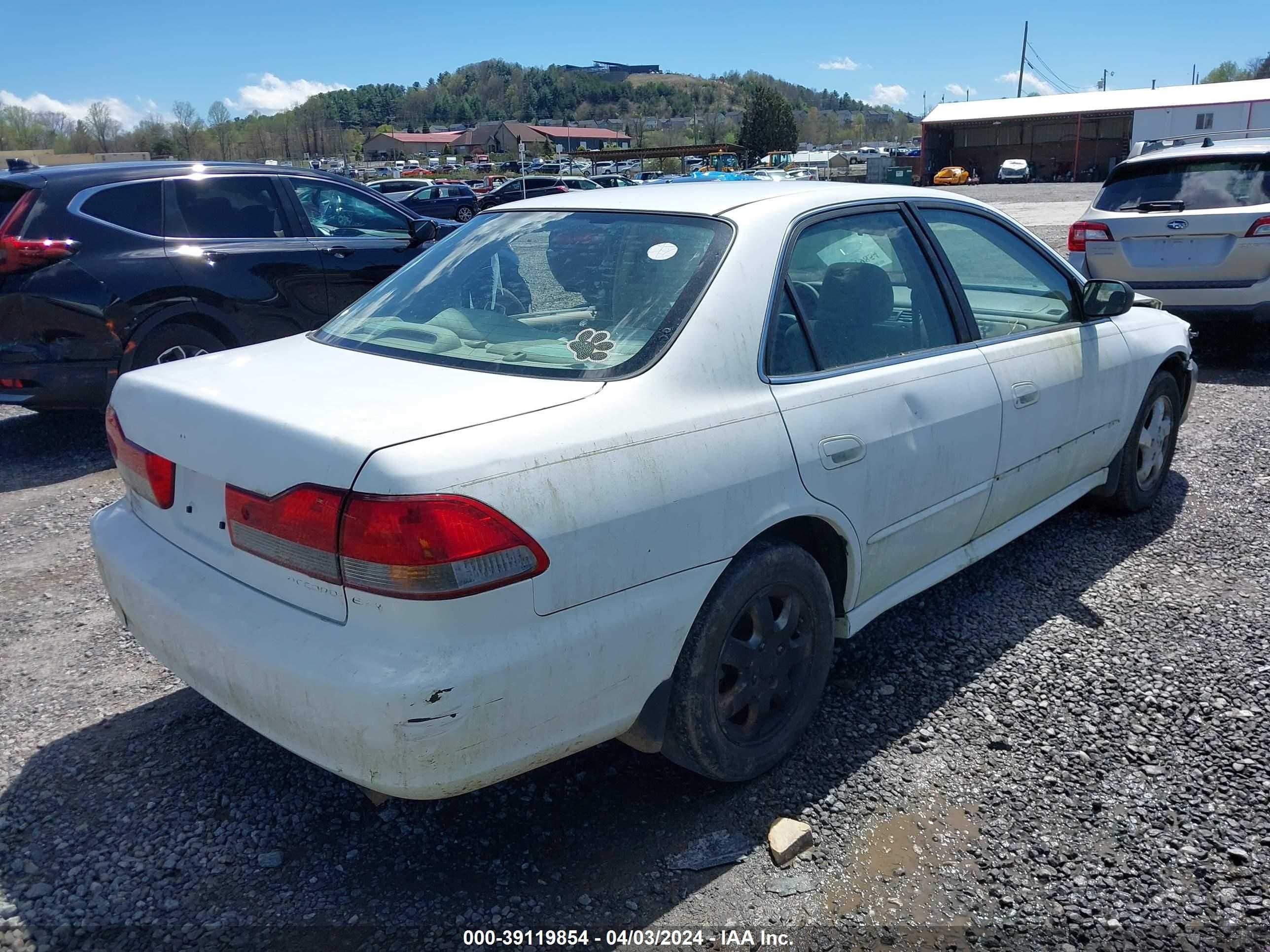 Photo 3 VIN: 1HGCG56672A106378 - HONDA ACCORD 