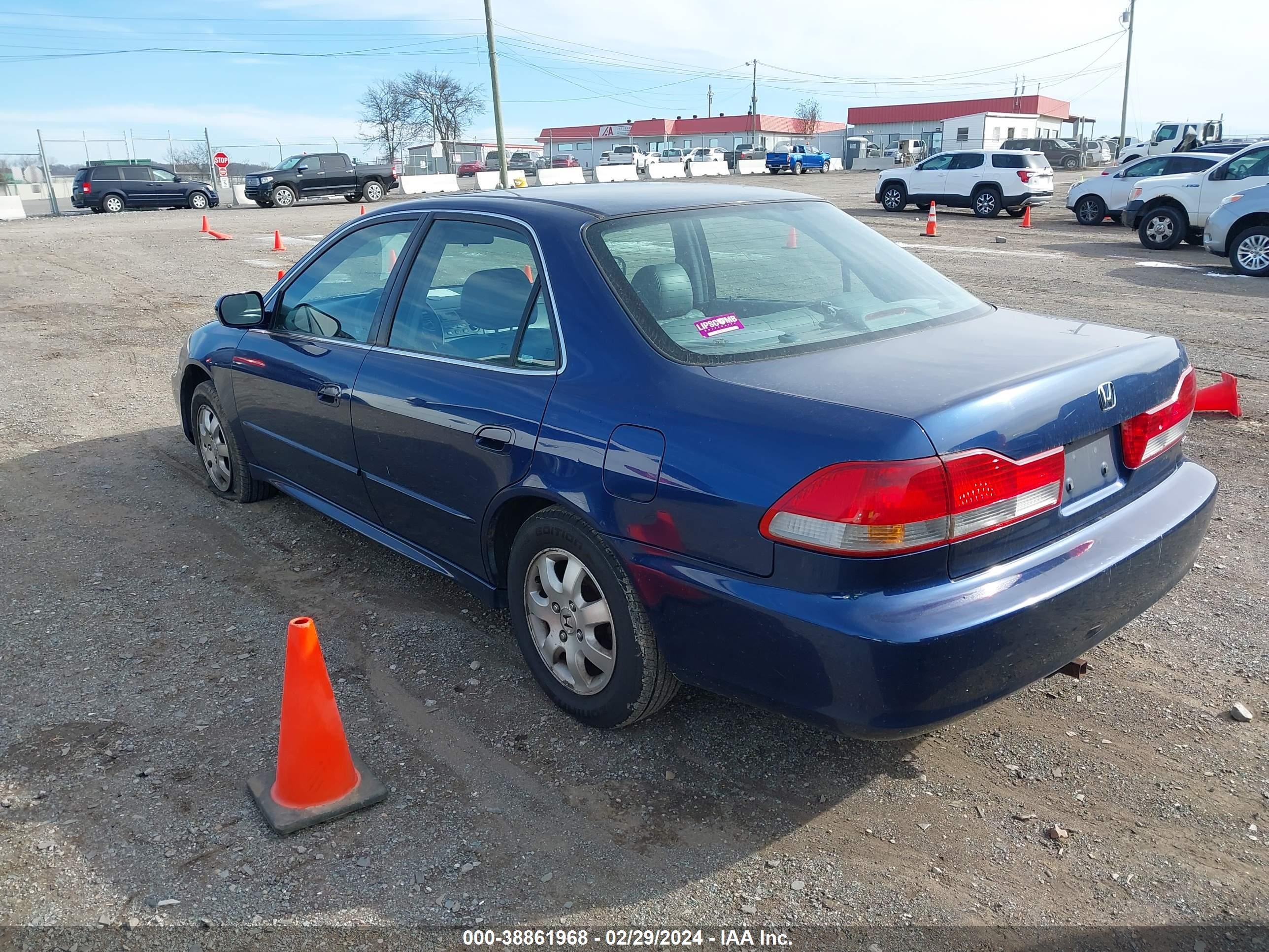 Photo 2 VIN: 1HGCG56682A165066 - HONDA ACCORD 