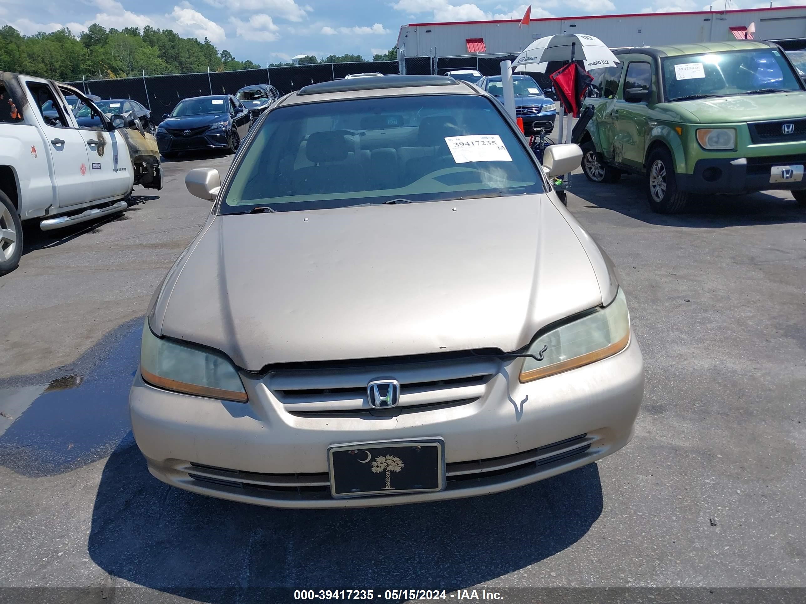 Photo 11 VIN: 1HGCG566X2A066166 - HONDA ACCORD 