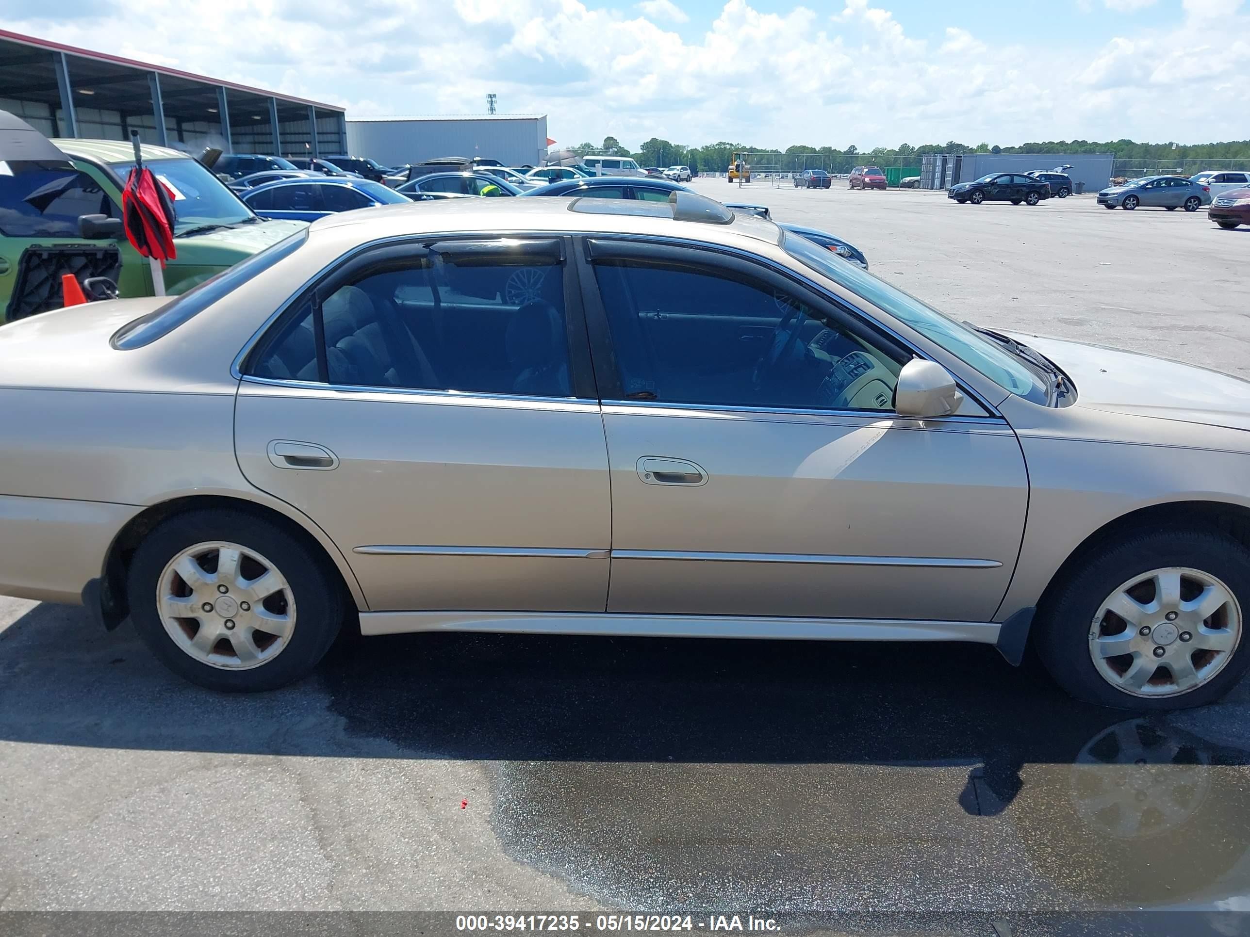 Photo 12 VIN: 1HGCG566X2A066166 - HONDA ACCORD 