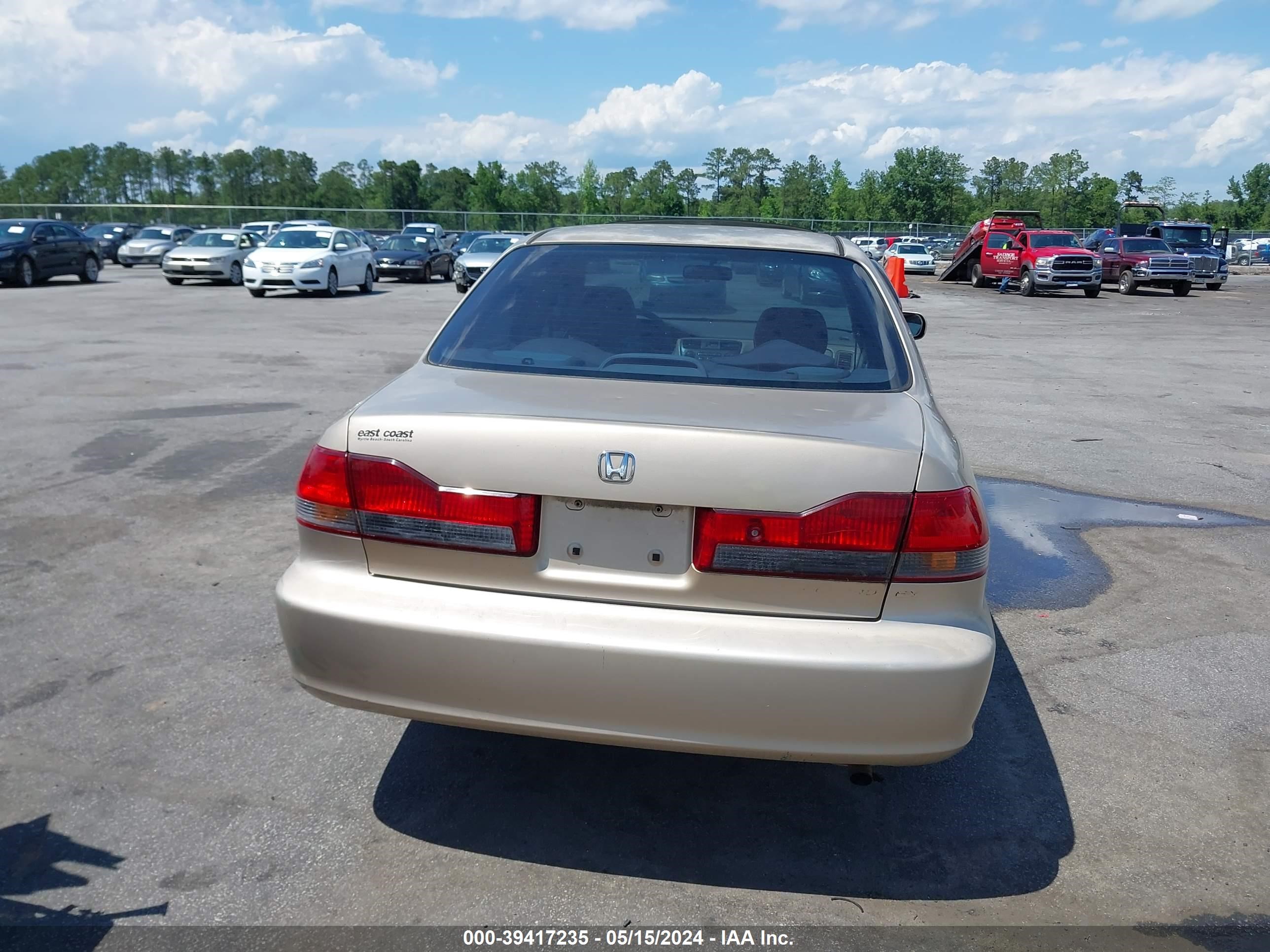 Photo 15 VIN: 1HGCG566X2A066166 - HONDA ACCORD 