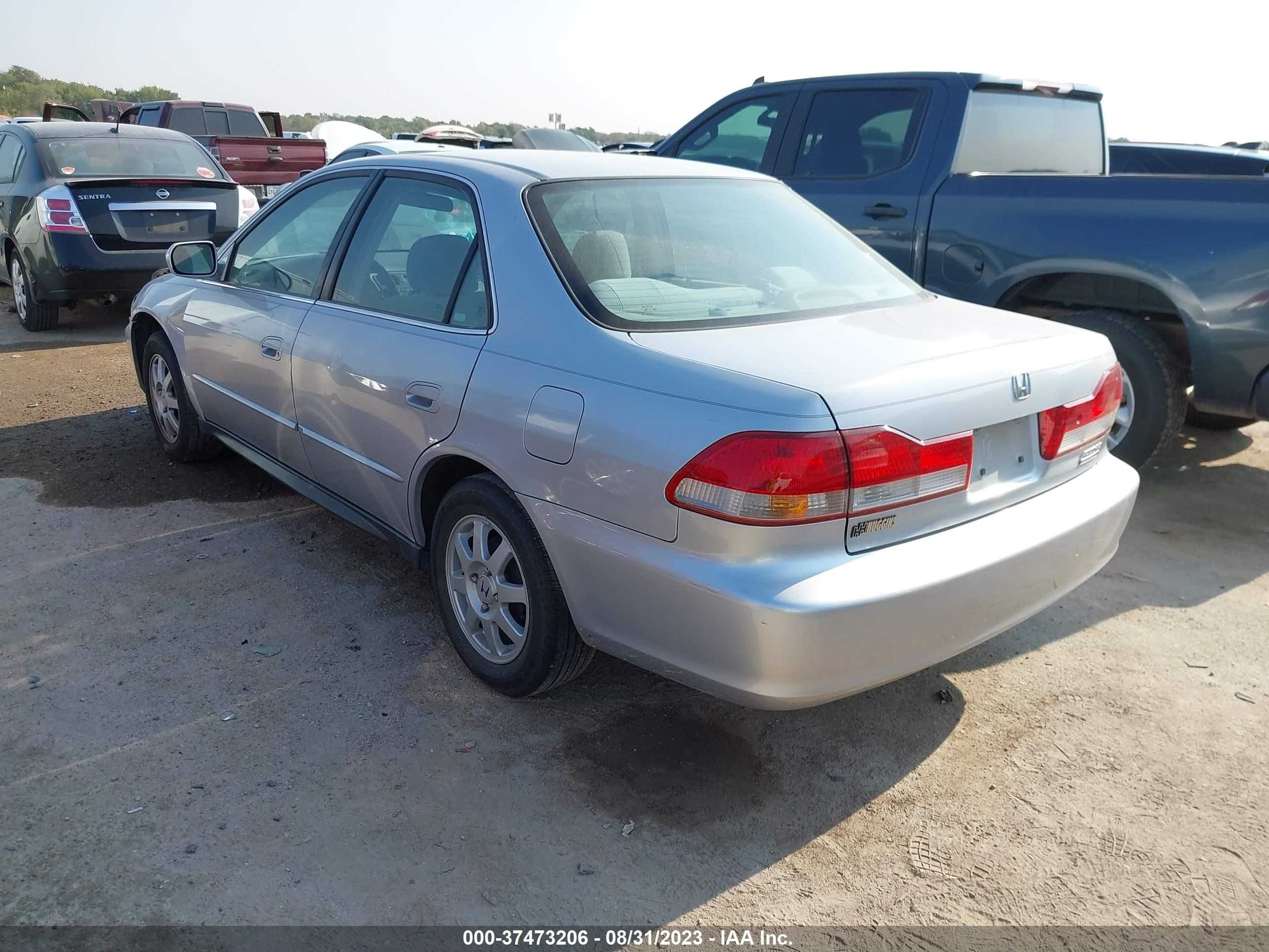 Photo 2 VIN: 1HGCG56712A115523 - HONDA ACCORD 