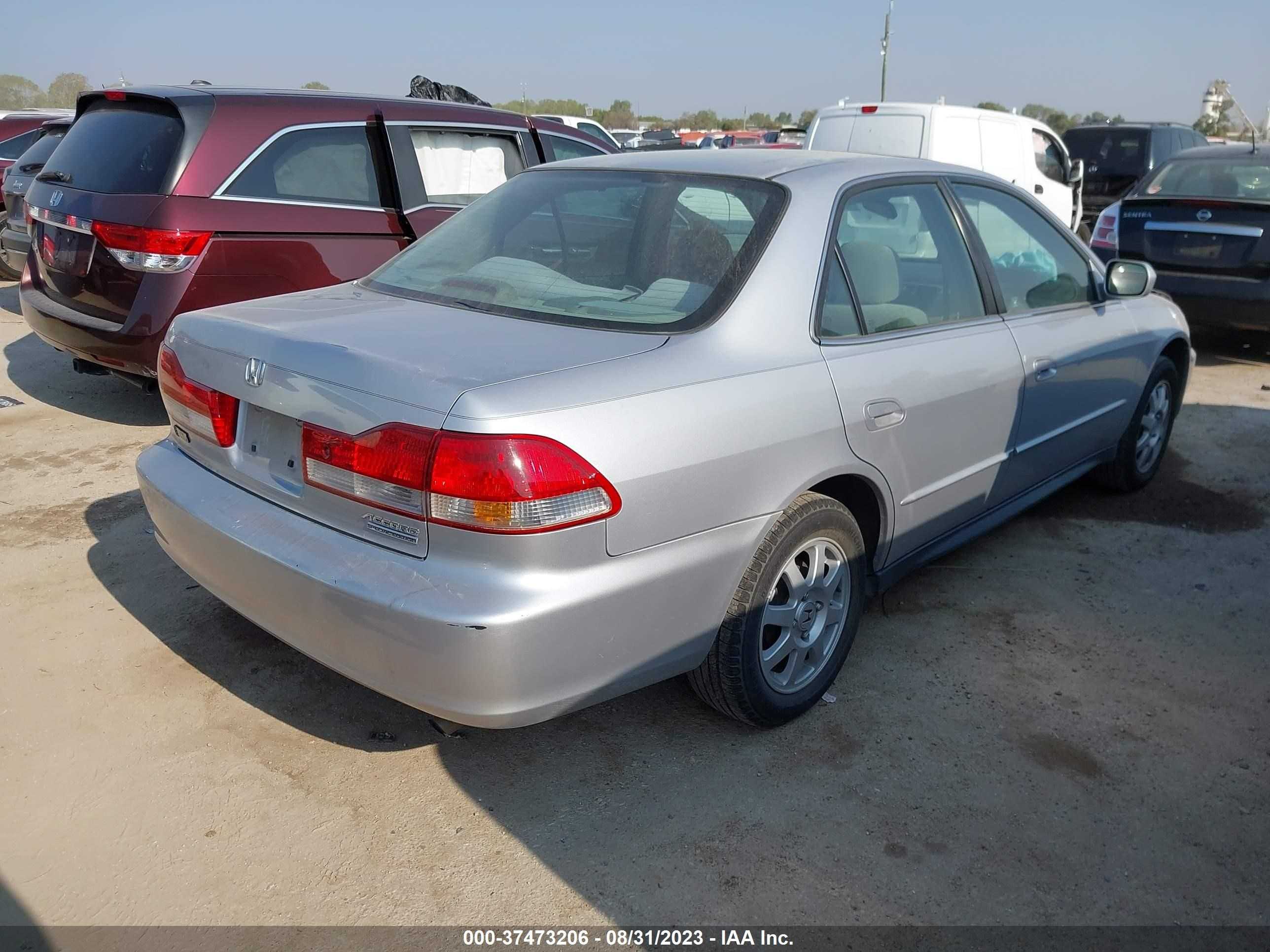 Photo 3 VIN: 1HGCG56712A115523 - HONDA ACCORD 