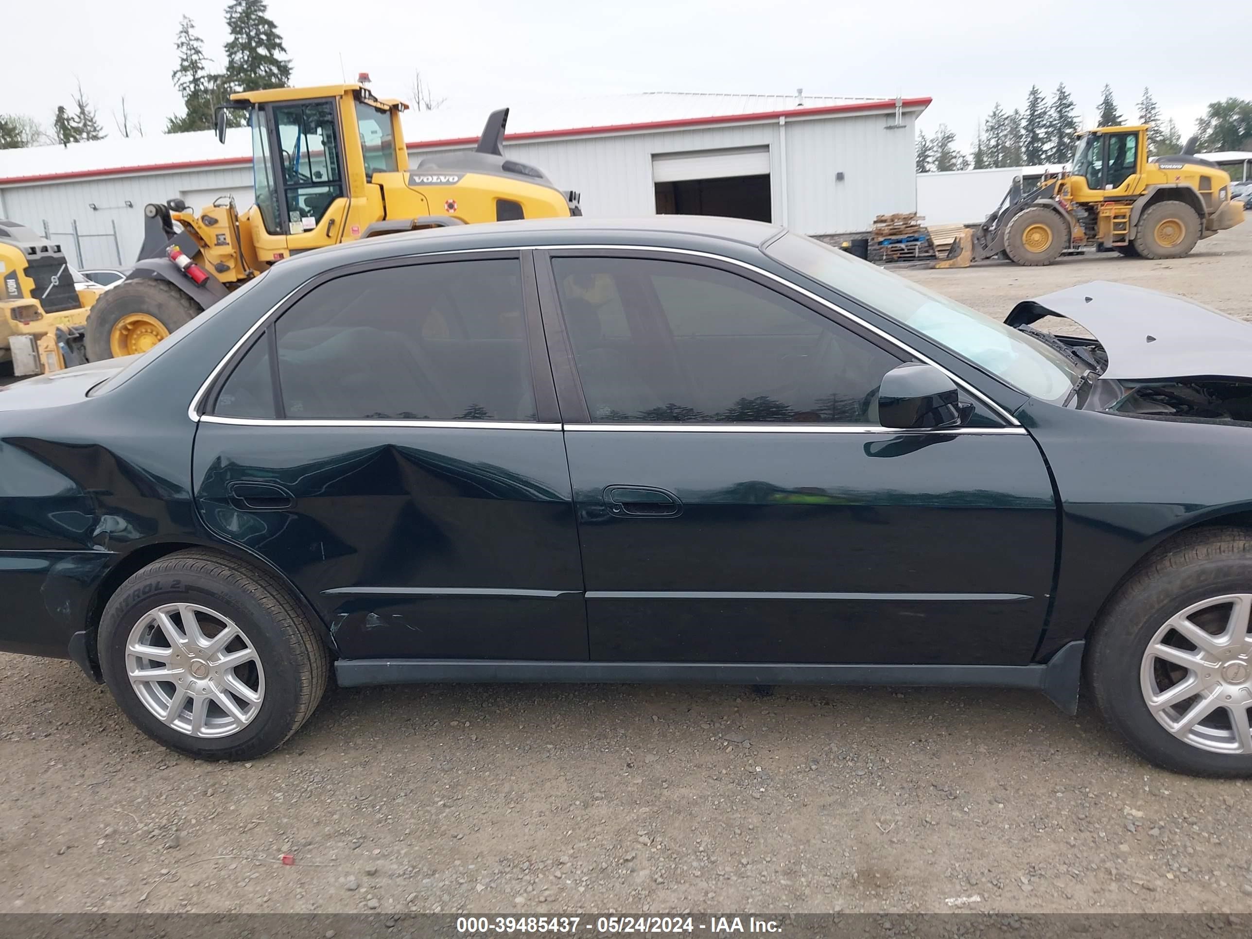 Photo 12 VIN: 1HGCG5673YA123079 - HONDA ACCORD 