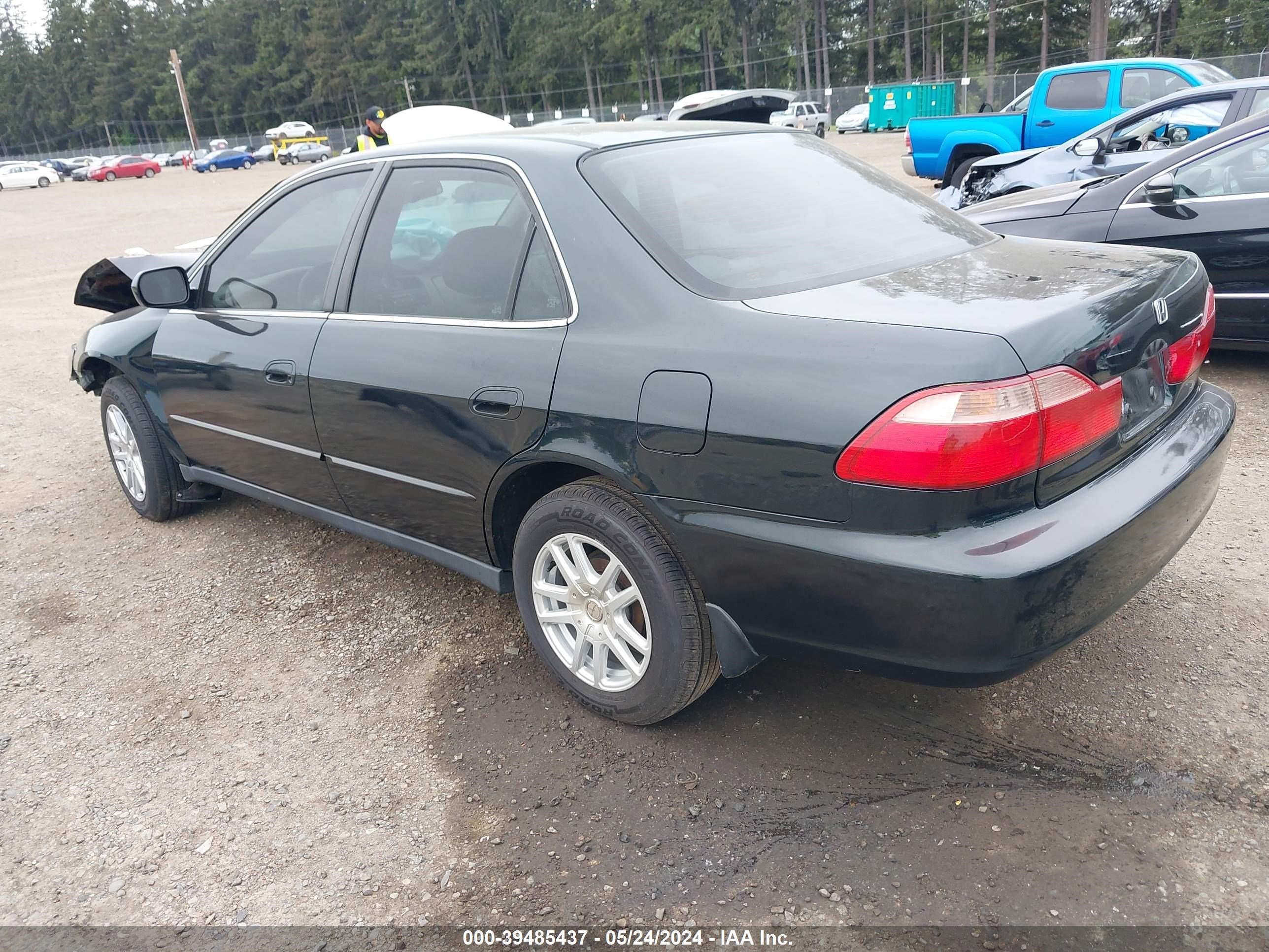 Photo 2 VIN: 1HGCG5673YA123079 - HONDA ACCORD 