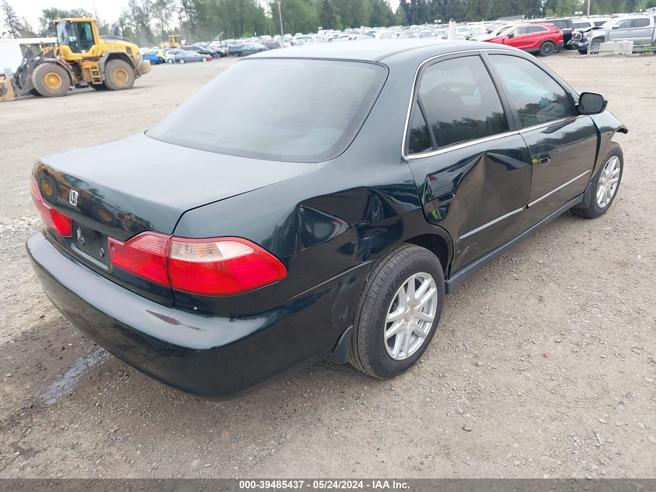 Photo 3 VIN: 1HGCG5673YA123079 - HONDA ACCORD 