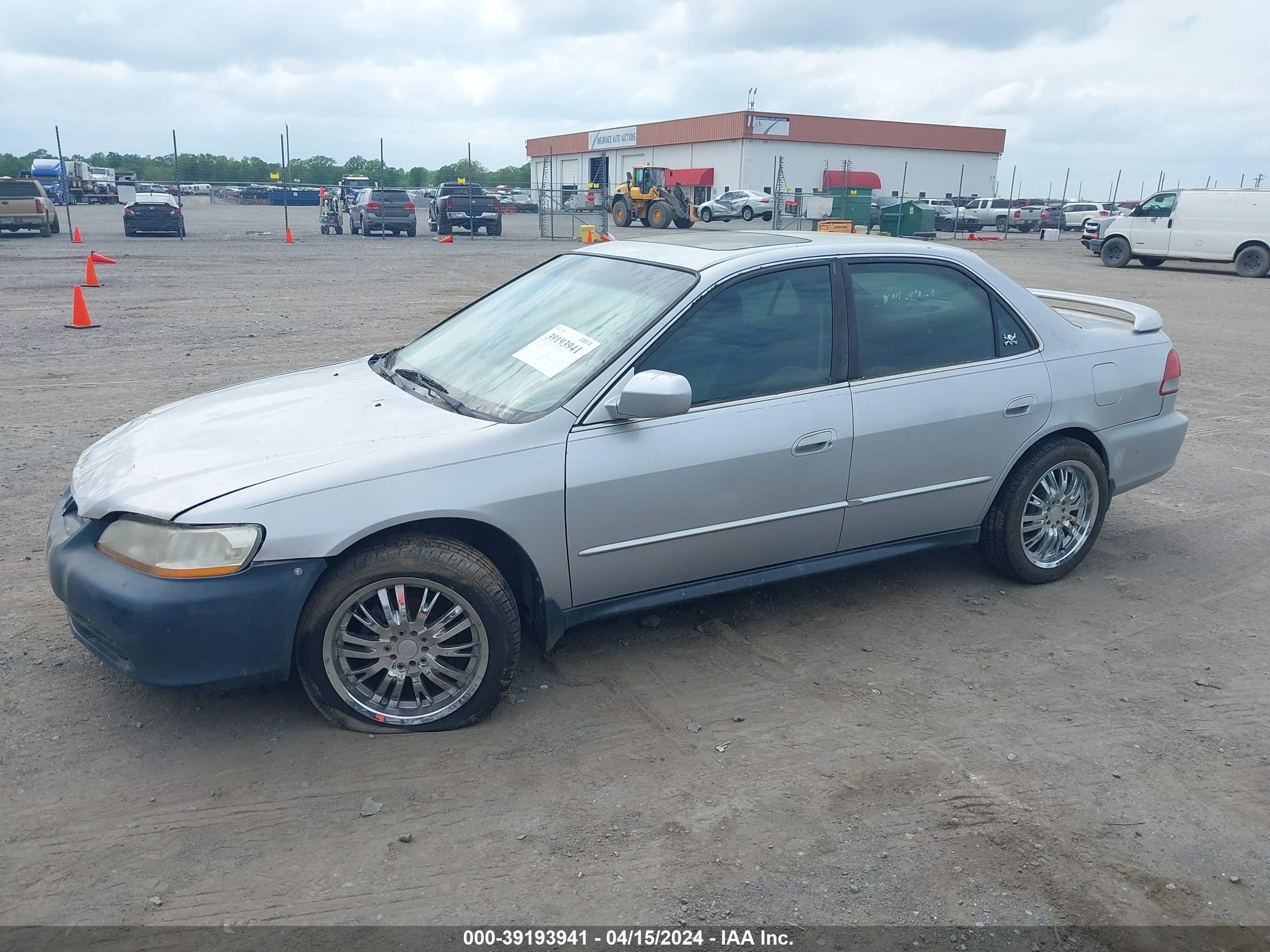 Photo 1 VIN: 1HGCG56742A151903 - HONDA ACCORD 