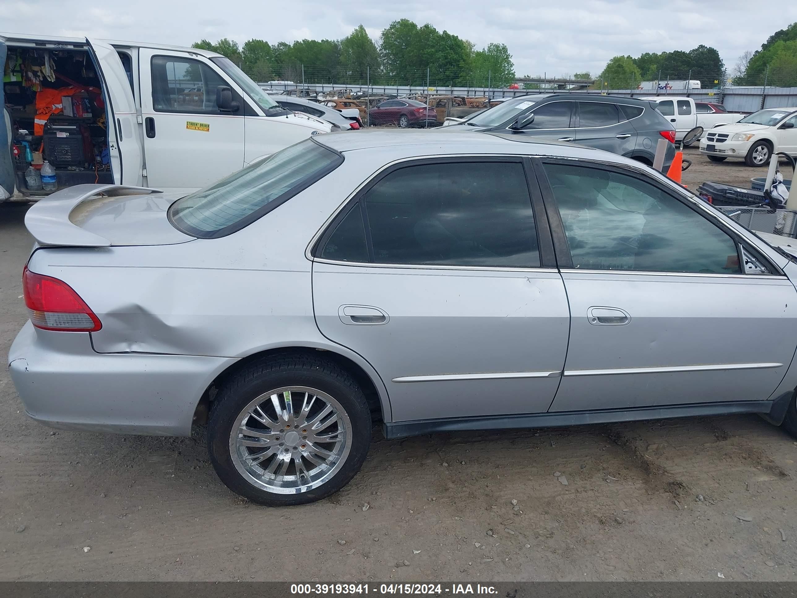 Photo 13 VIN: 1HGCG56742A151903 - HONDA ACCORD 