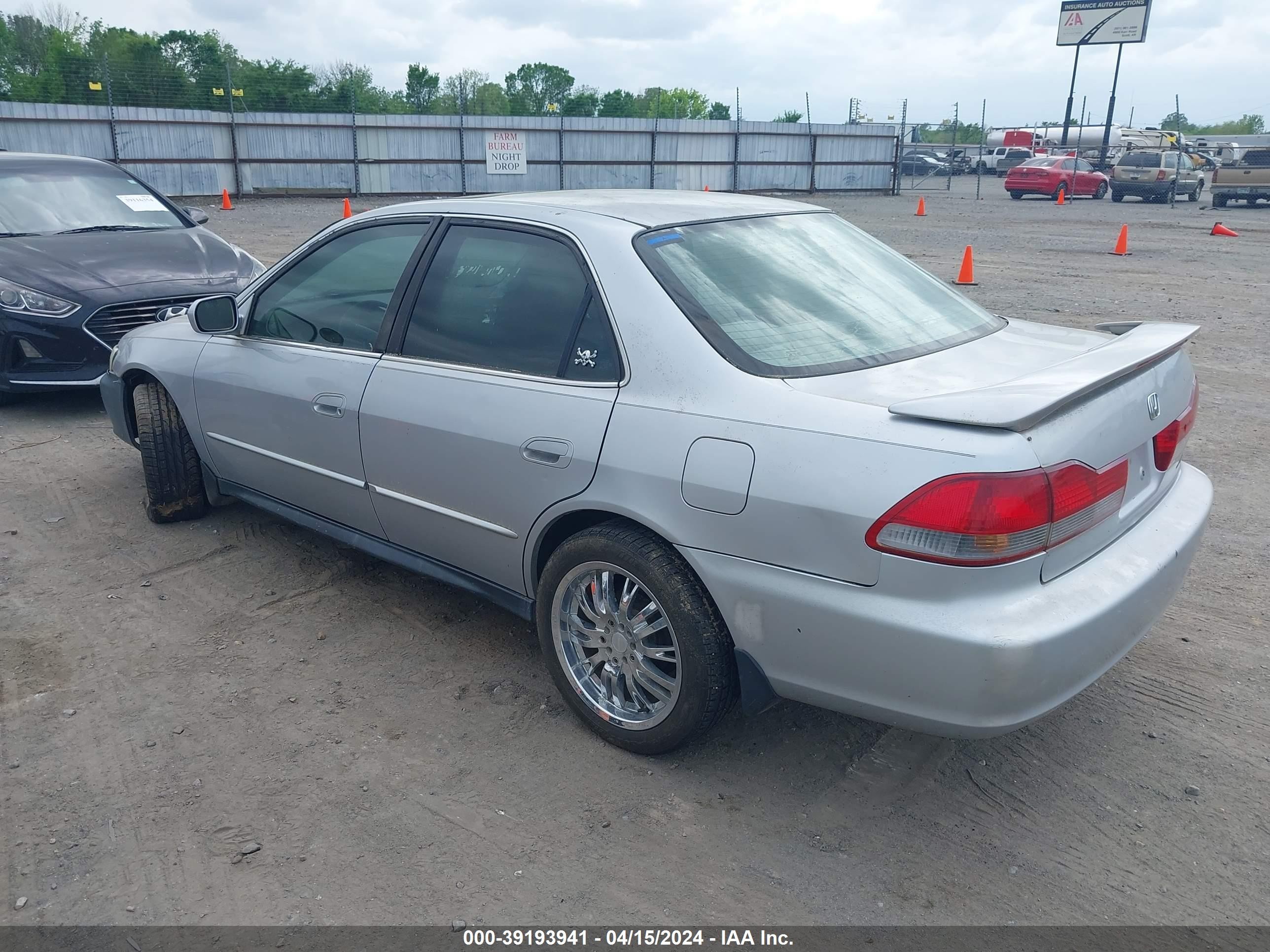 Photo 2 VIN: 1HGCG56742A151903 - HONDA ACCORD 