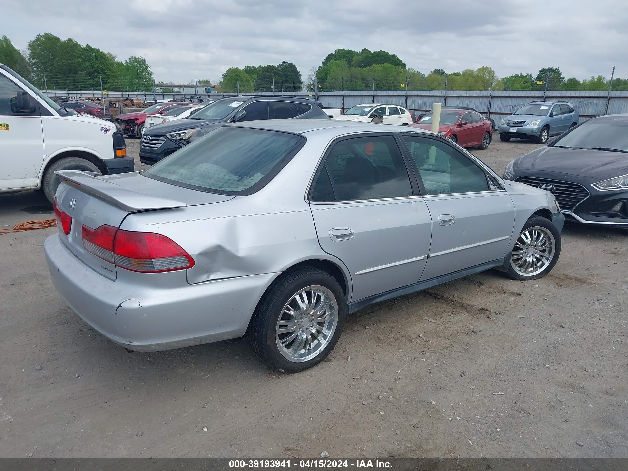 Photo 3 VIN: 1HGCG56742A151903 - HONDA ACCORD 