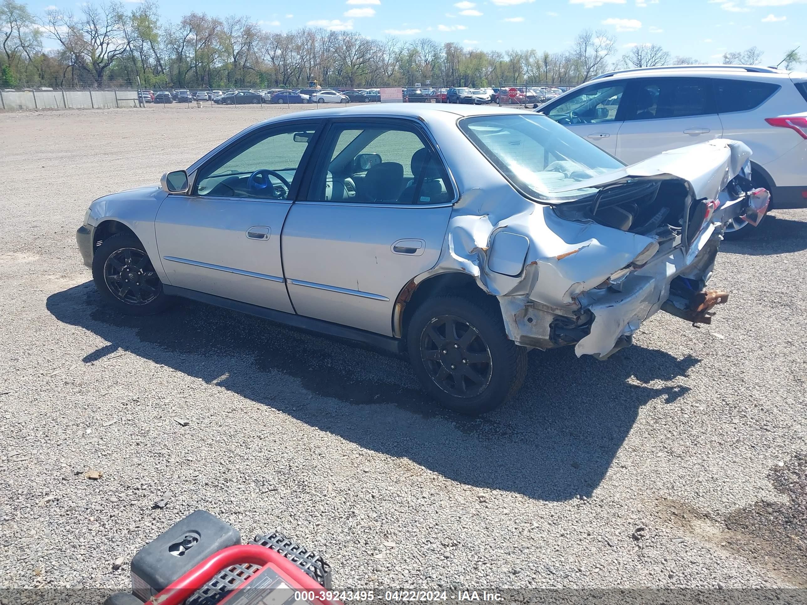 Photo 2 VIN: 1HGCG56782A144324 - HONDA ACCORD 