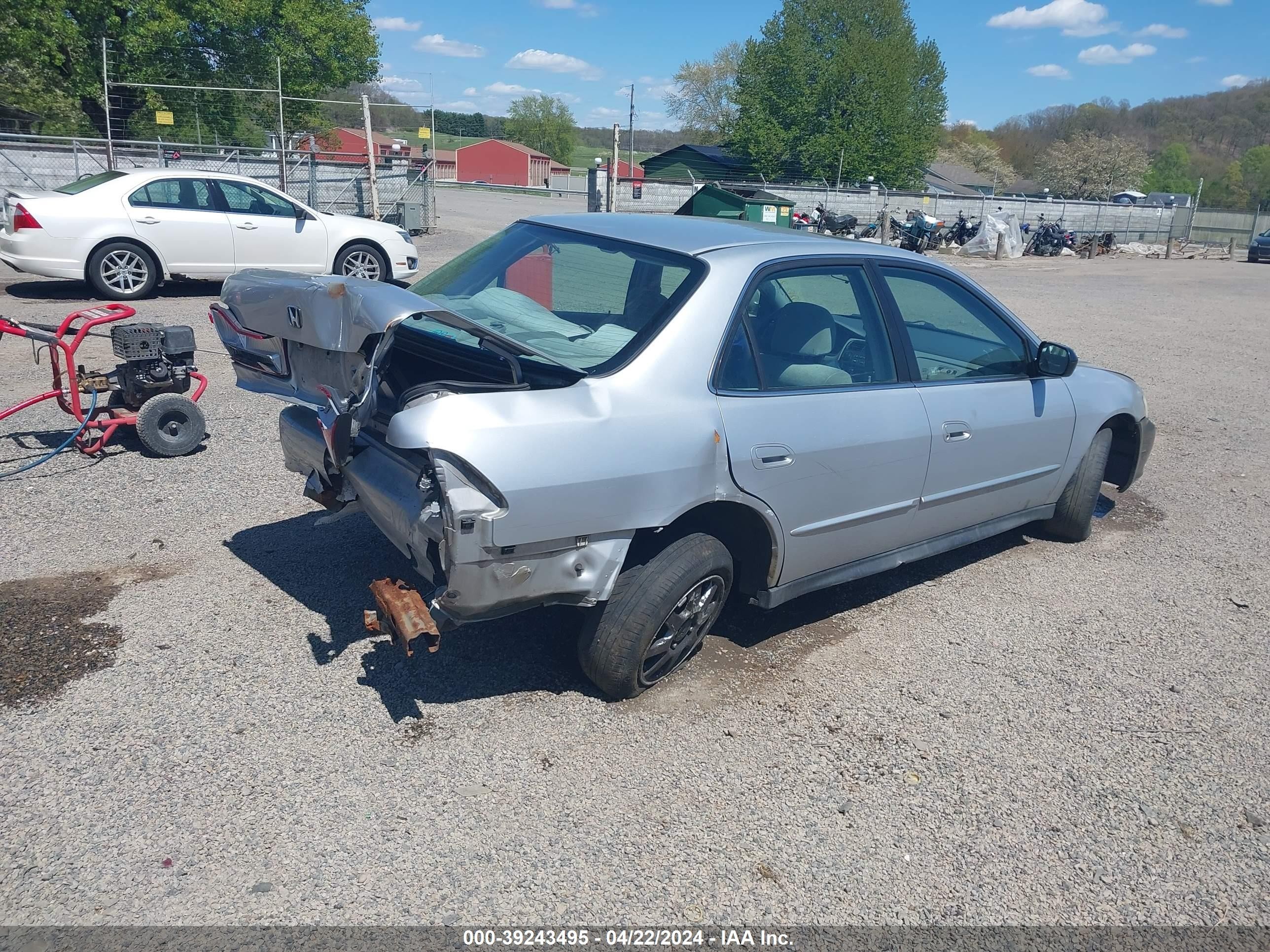 Photo 3 VIN: 1HGCG56782A144324 - HONDA ACCORD 