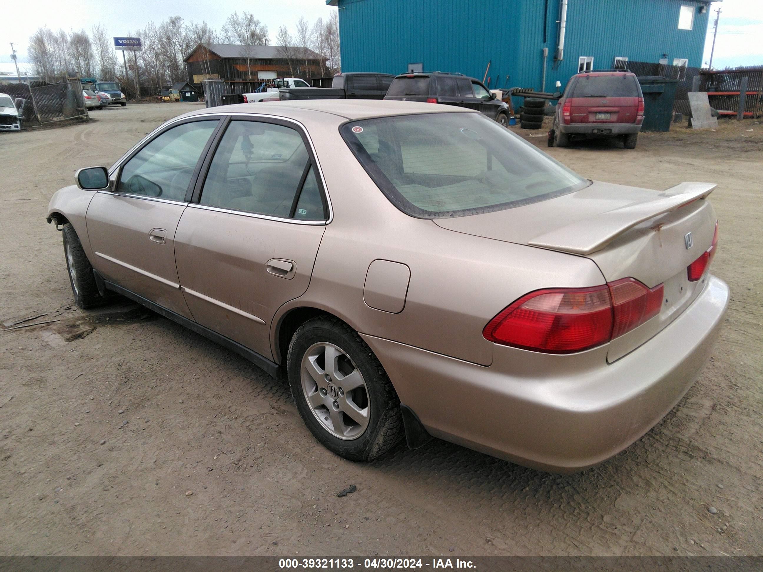 Photo 2 VIN: 1HGCG5679YA060523 - HONDA ACCORD 