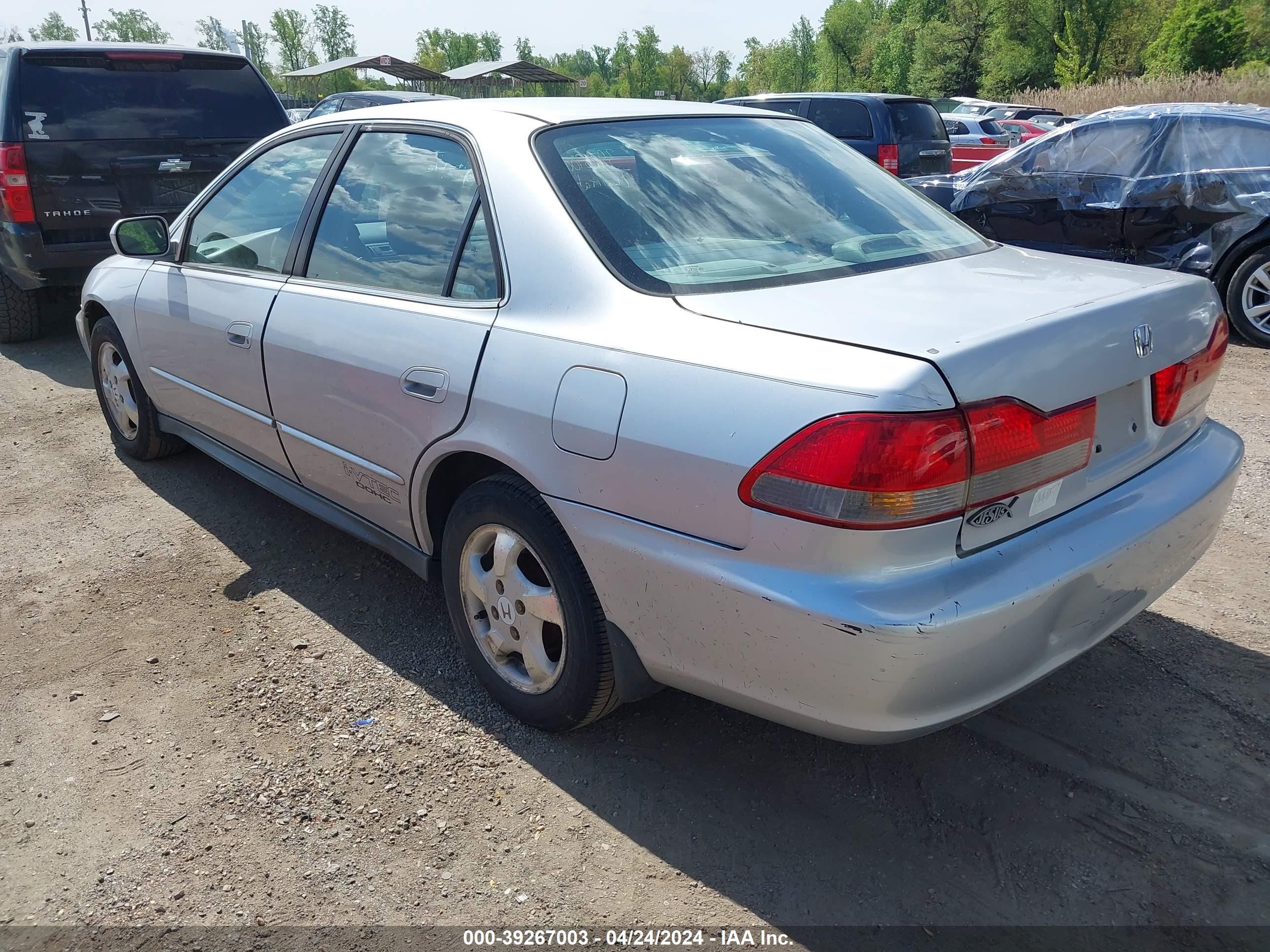 Photo 2 VIN: 1HGCG65521A018416 - HONDA ACCORD 