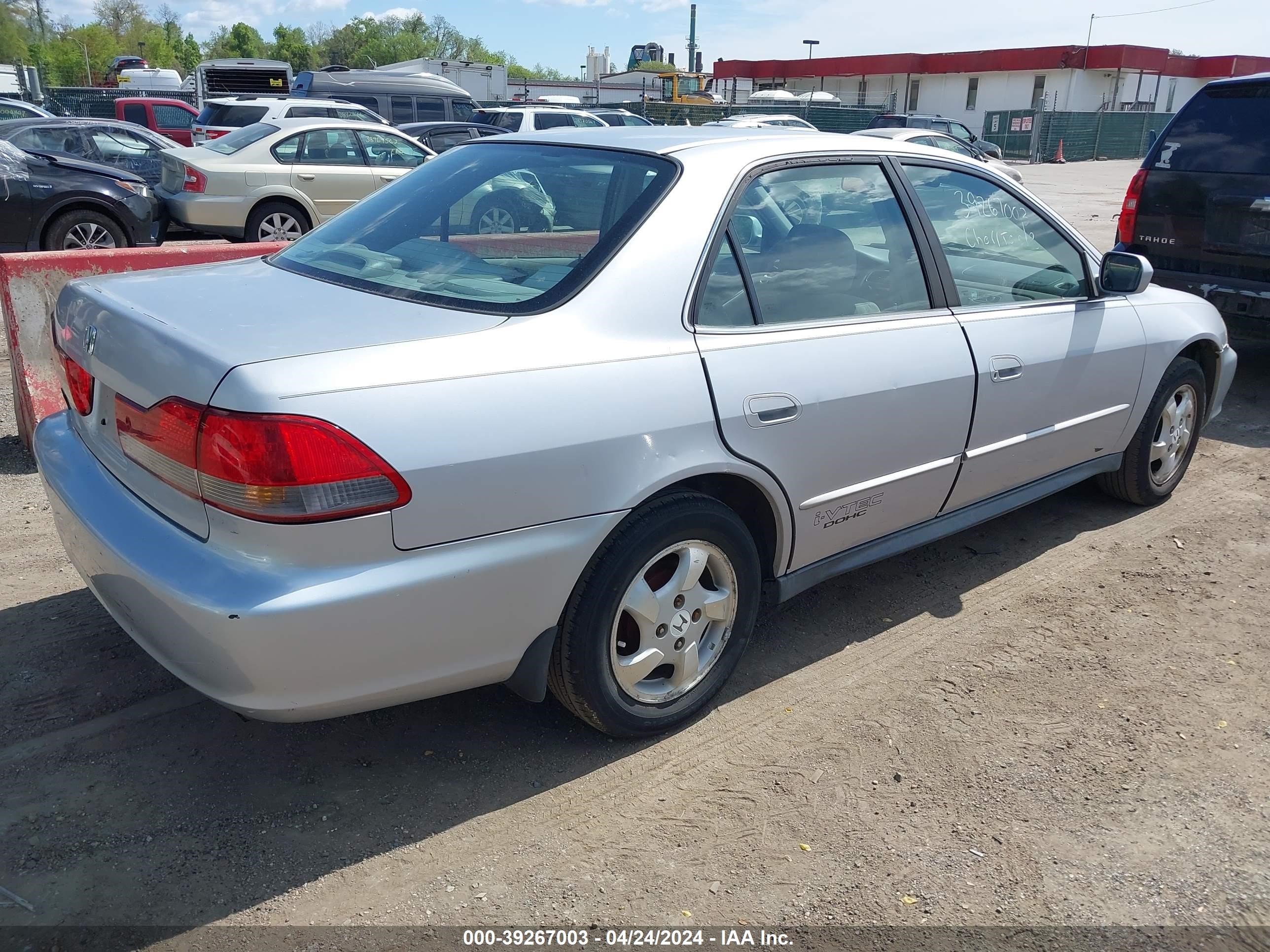 Photo 3 VIN: 1HGCG65521A018416 - HONDA ACCORD 