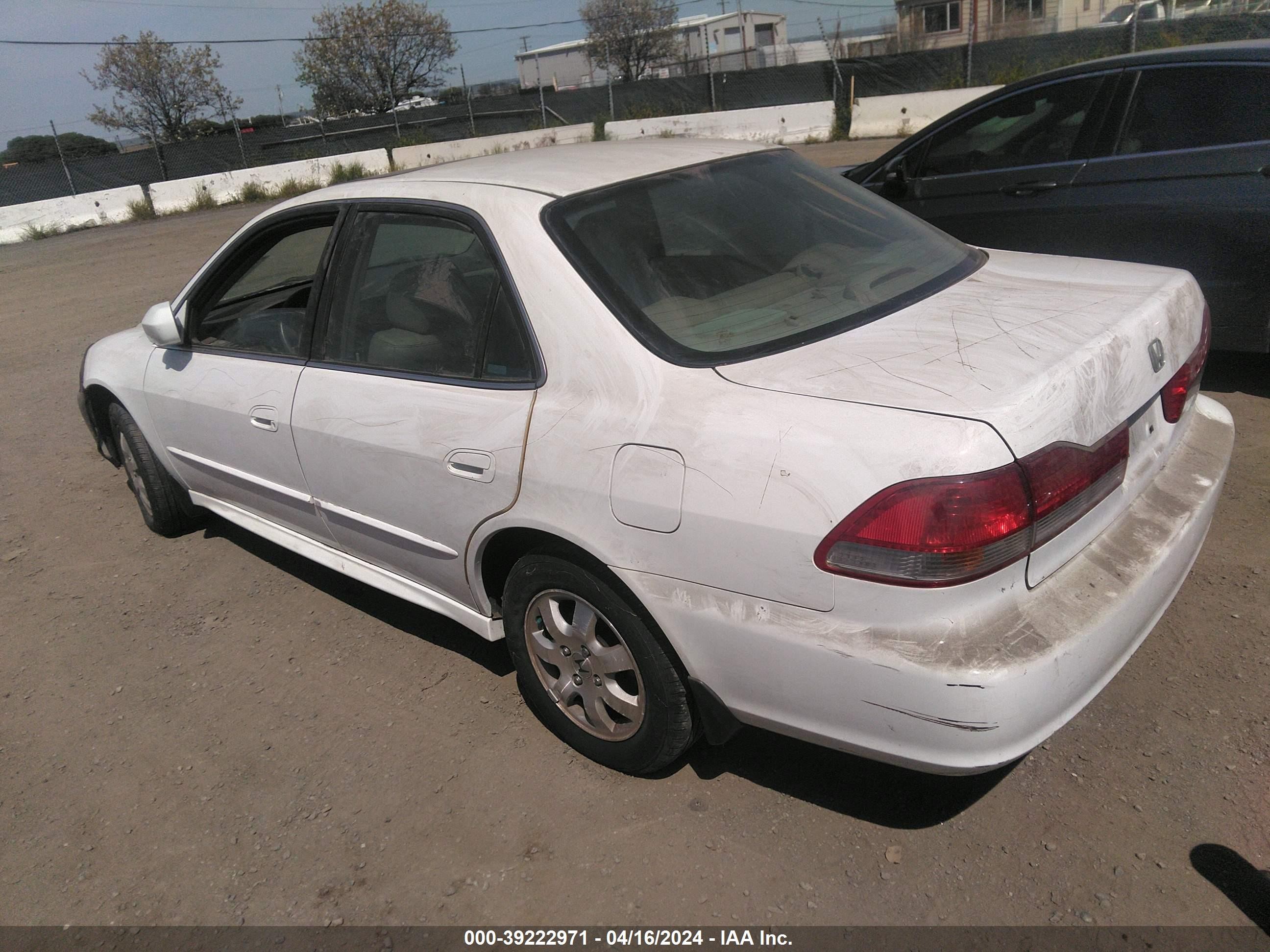 Photo 2 VIN: 1HGCG65871A038171 - HONDA ACCORD 