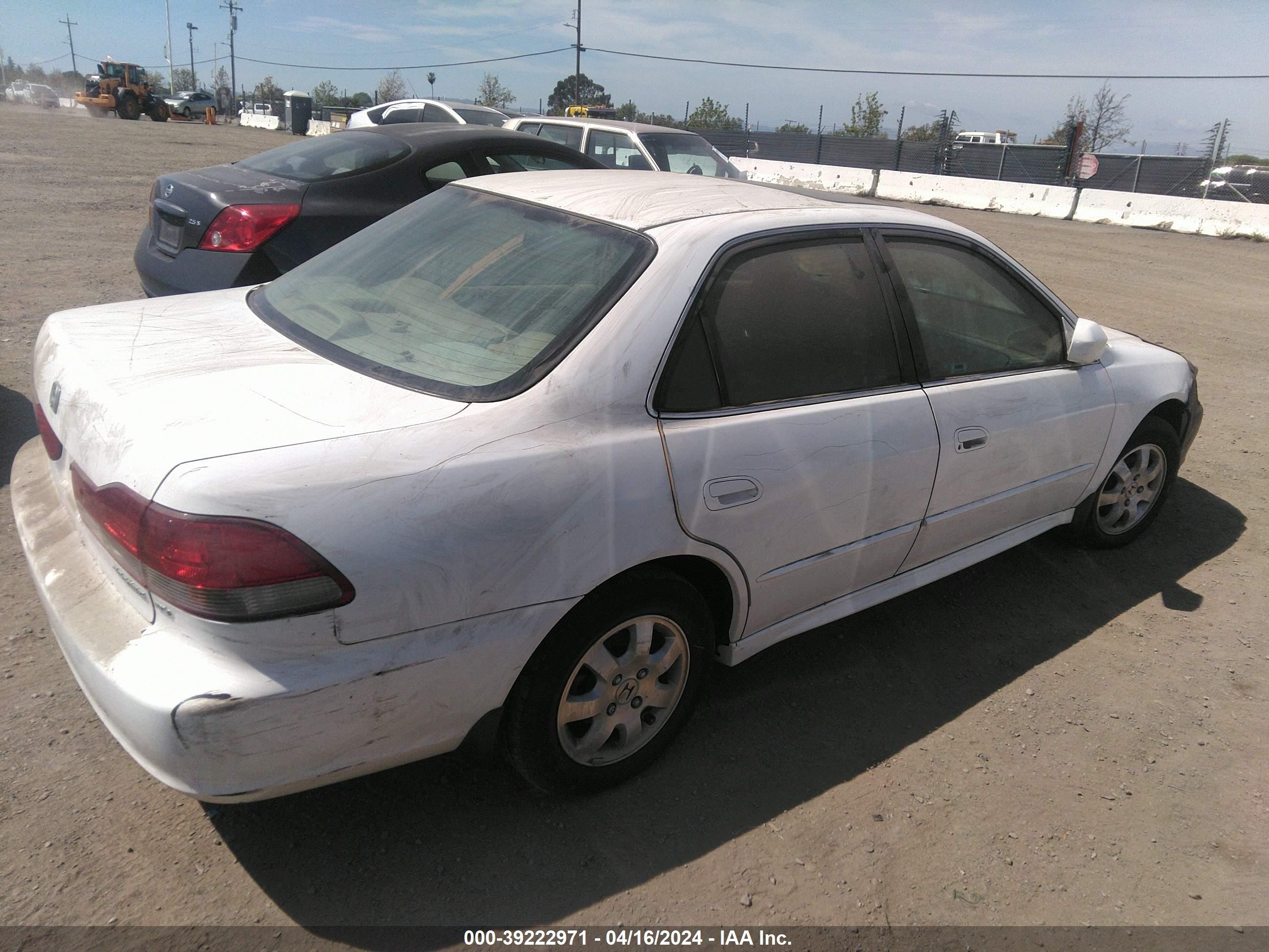 Photo 3 VIN: 1HGCG65871A038171 - HONDA ACCORD 