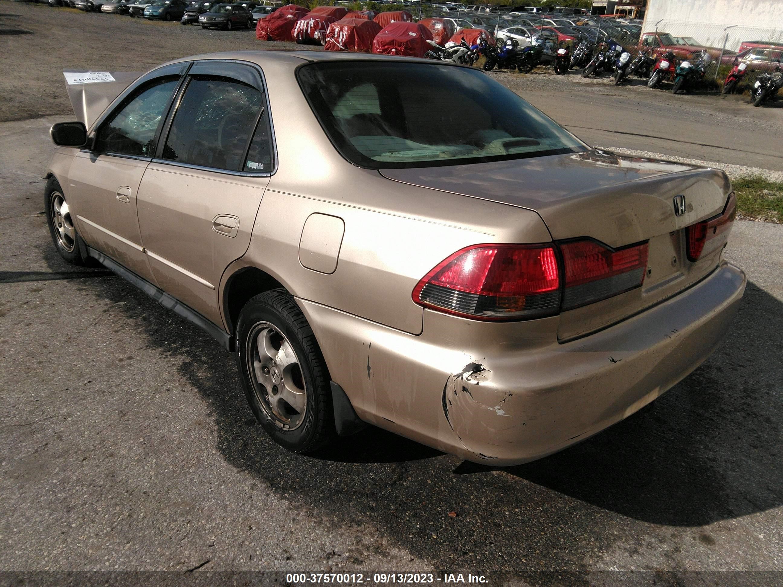 Photo 2 VIN: 1HGCG66501A001533 - HONDA ACCORD 