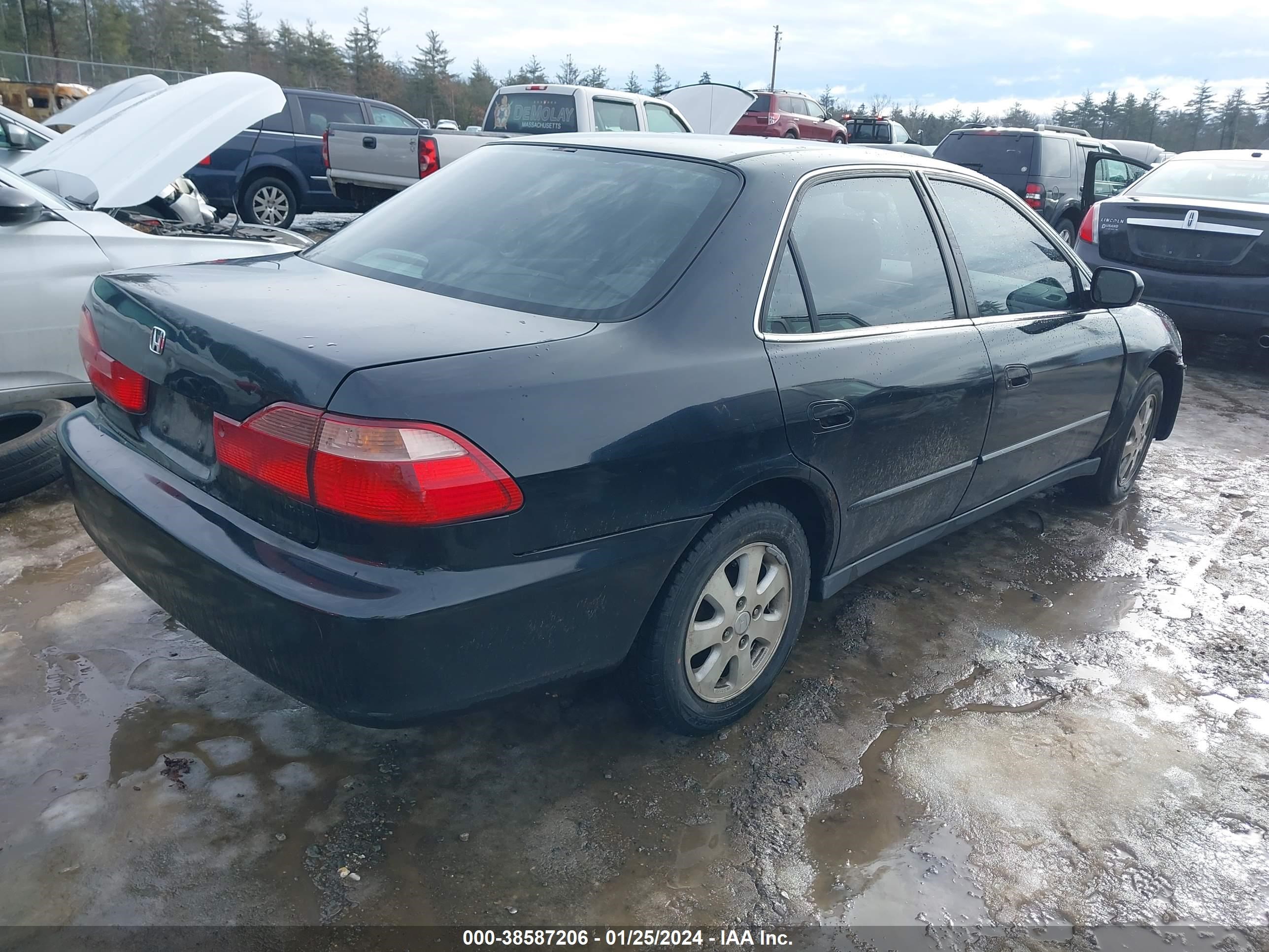 Photo 3 VIN: 1HGCG6651XA092112 - HONDA ACCORD 