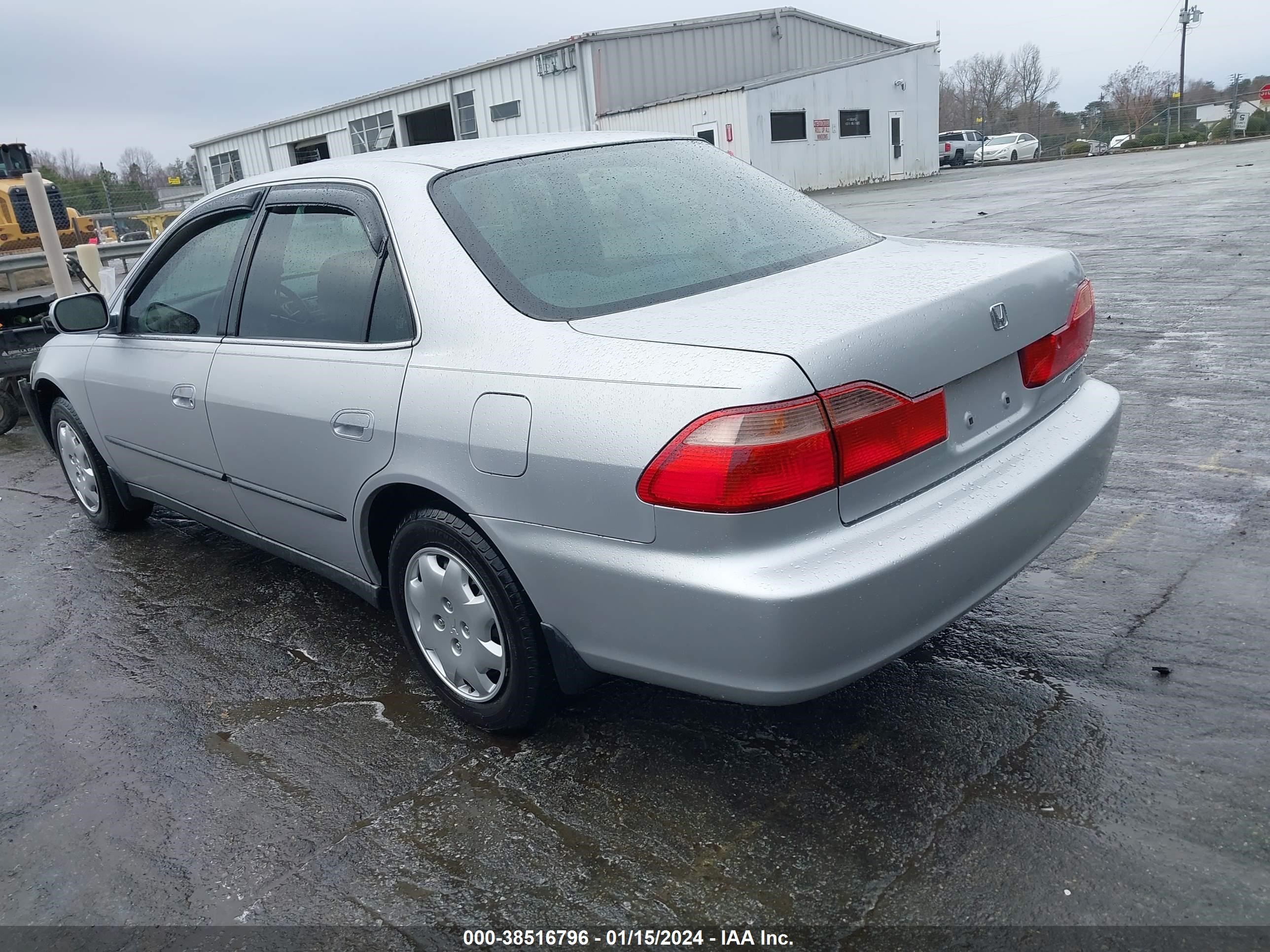 Photo 2 VIN: 1HGCG6653XA039668 - HONDA ACCORD 