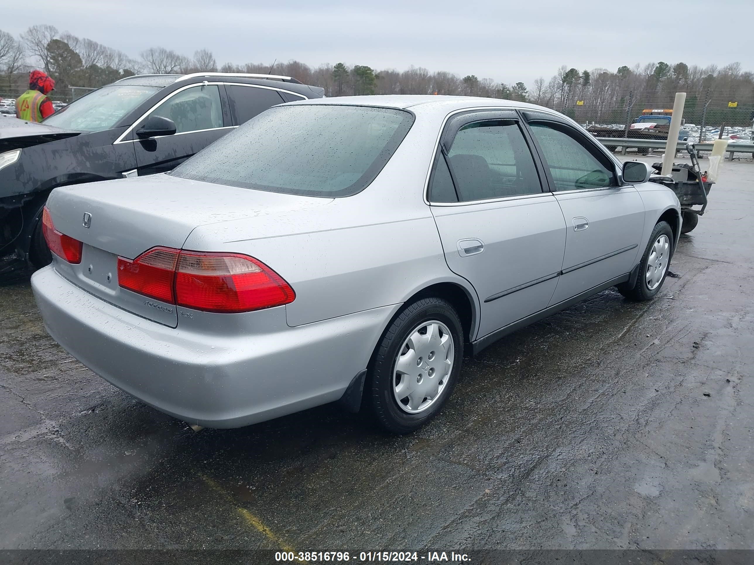 Photo 3 VIN: 1HGCG6653XA039668 - HONDA ACCORD 