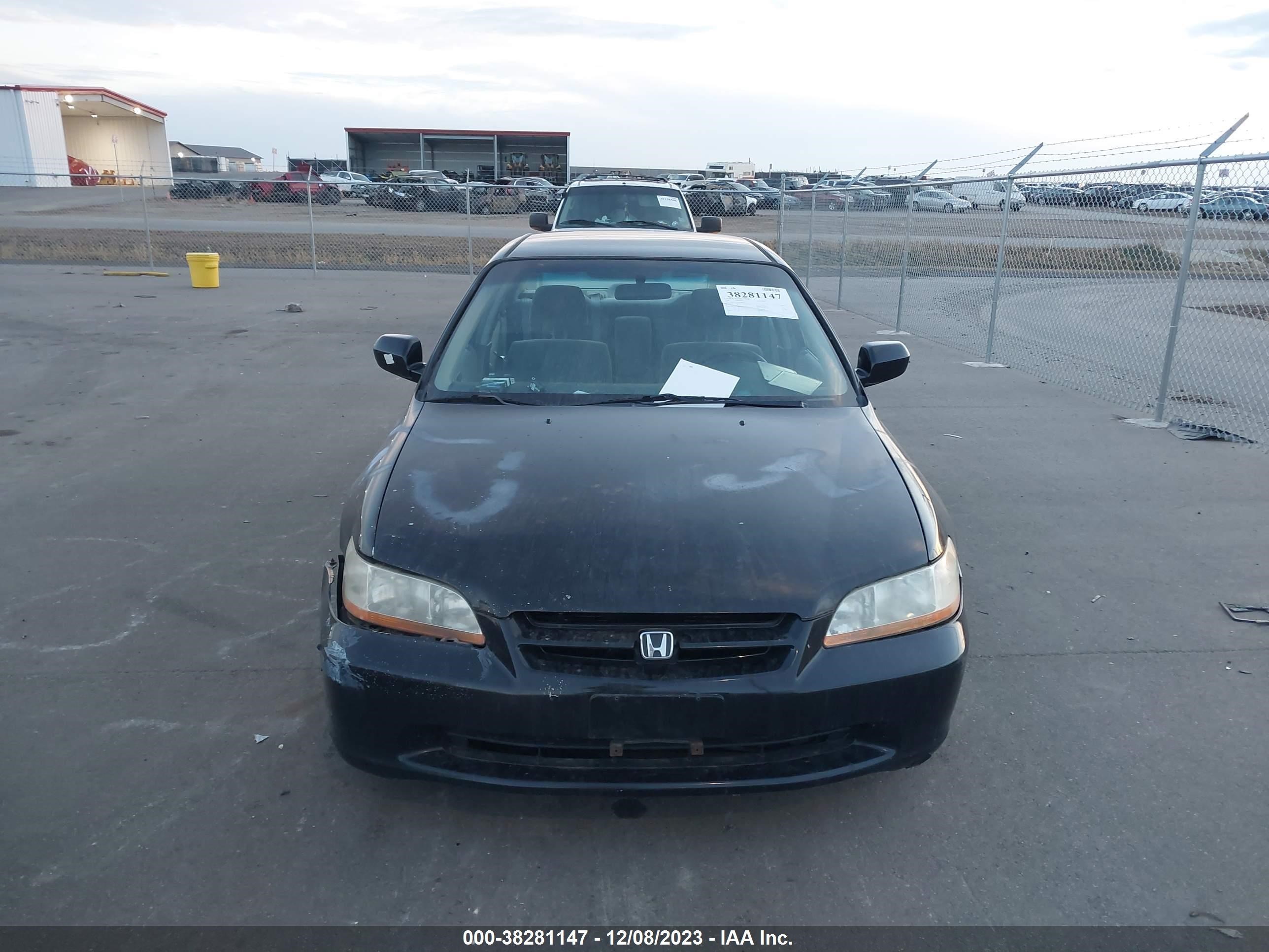 Photo 11 VIN: 1HGCG6656XA089416 - HONDA ACCORD 